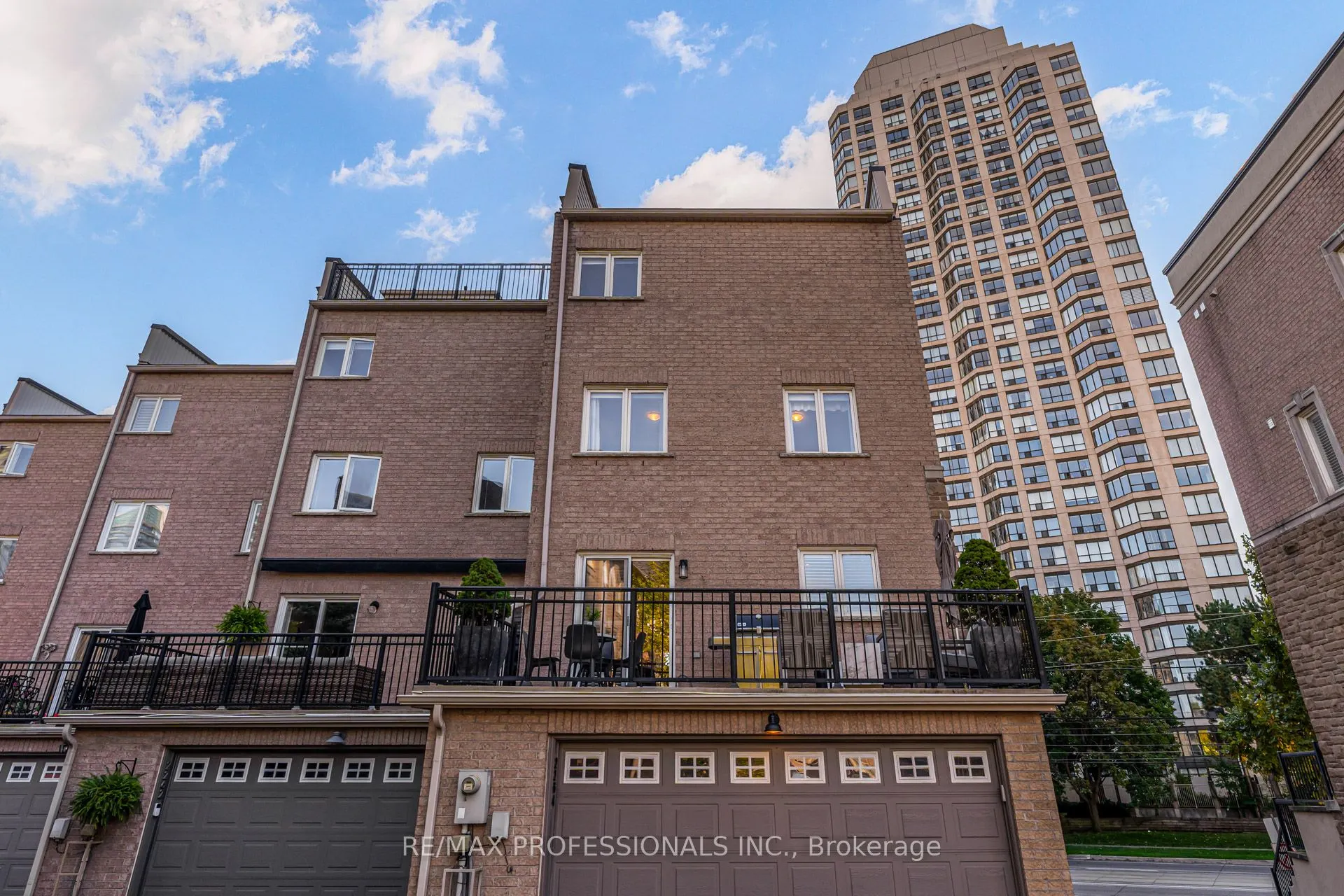 2264 Lake Shore Boulevard W