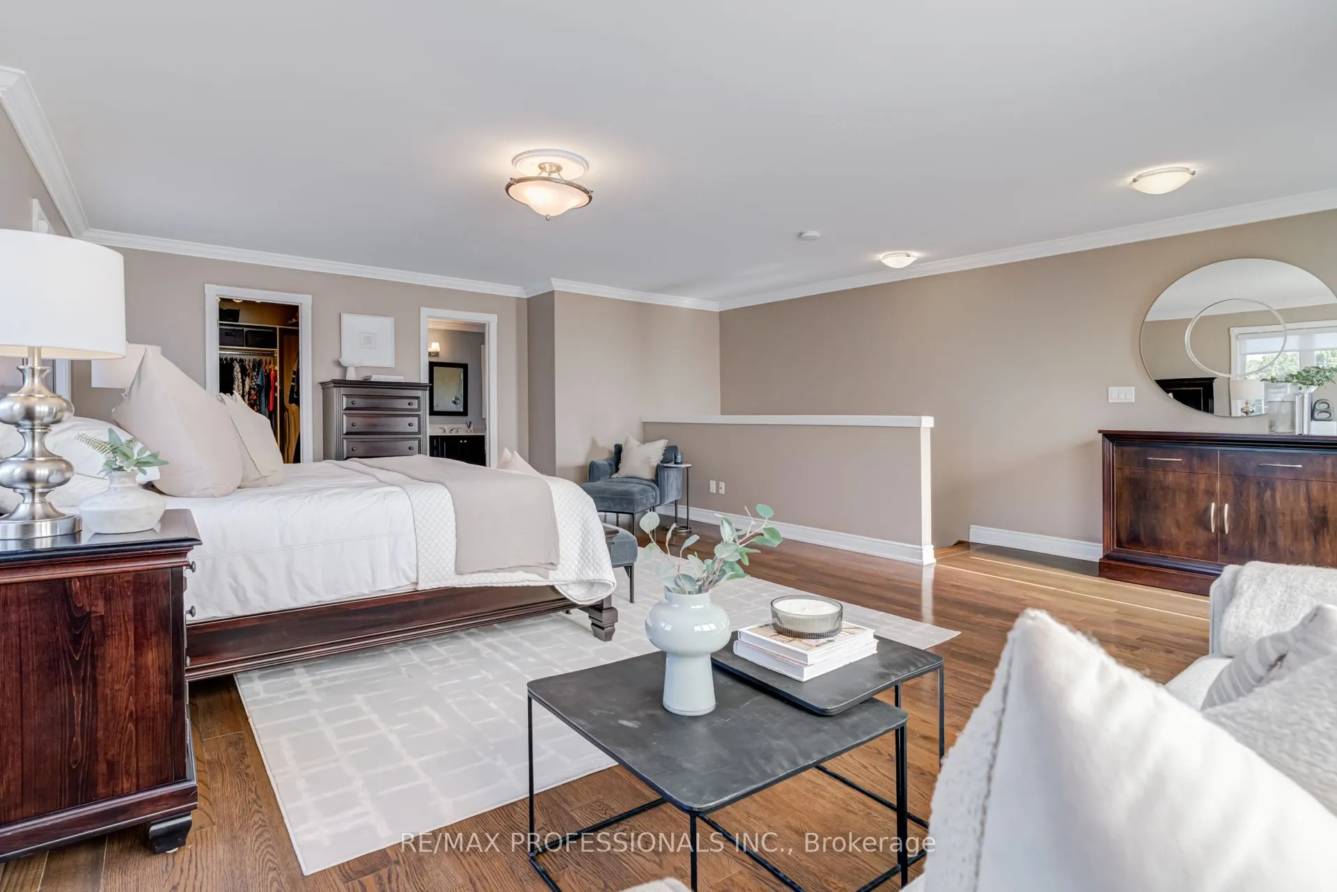 2264 Lake Shore Boulevard W