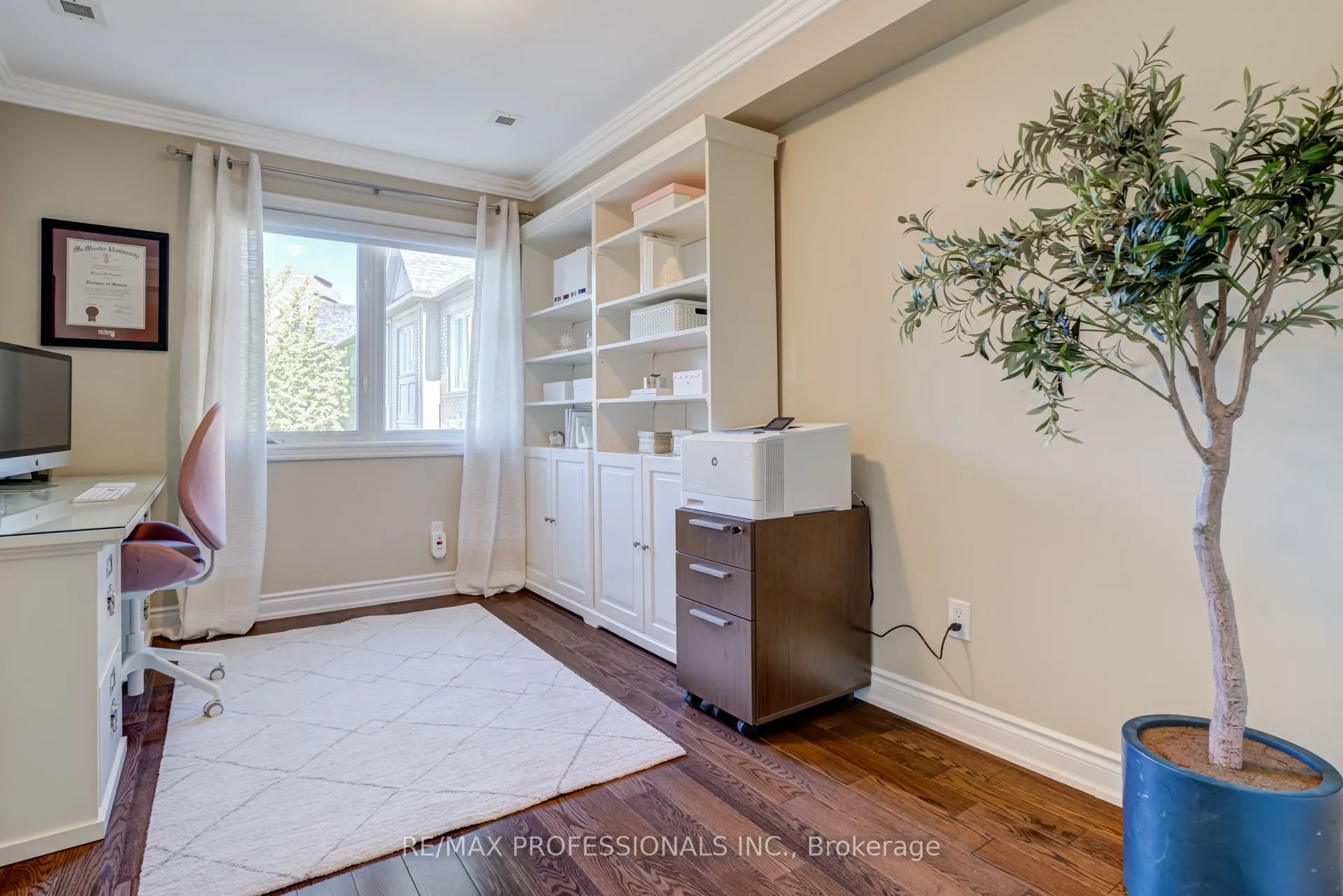 2264 Lake Shore Boulevard W