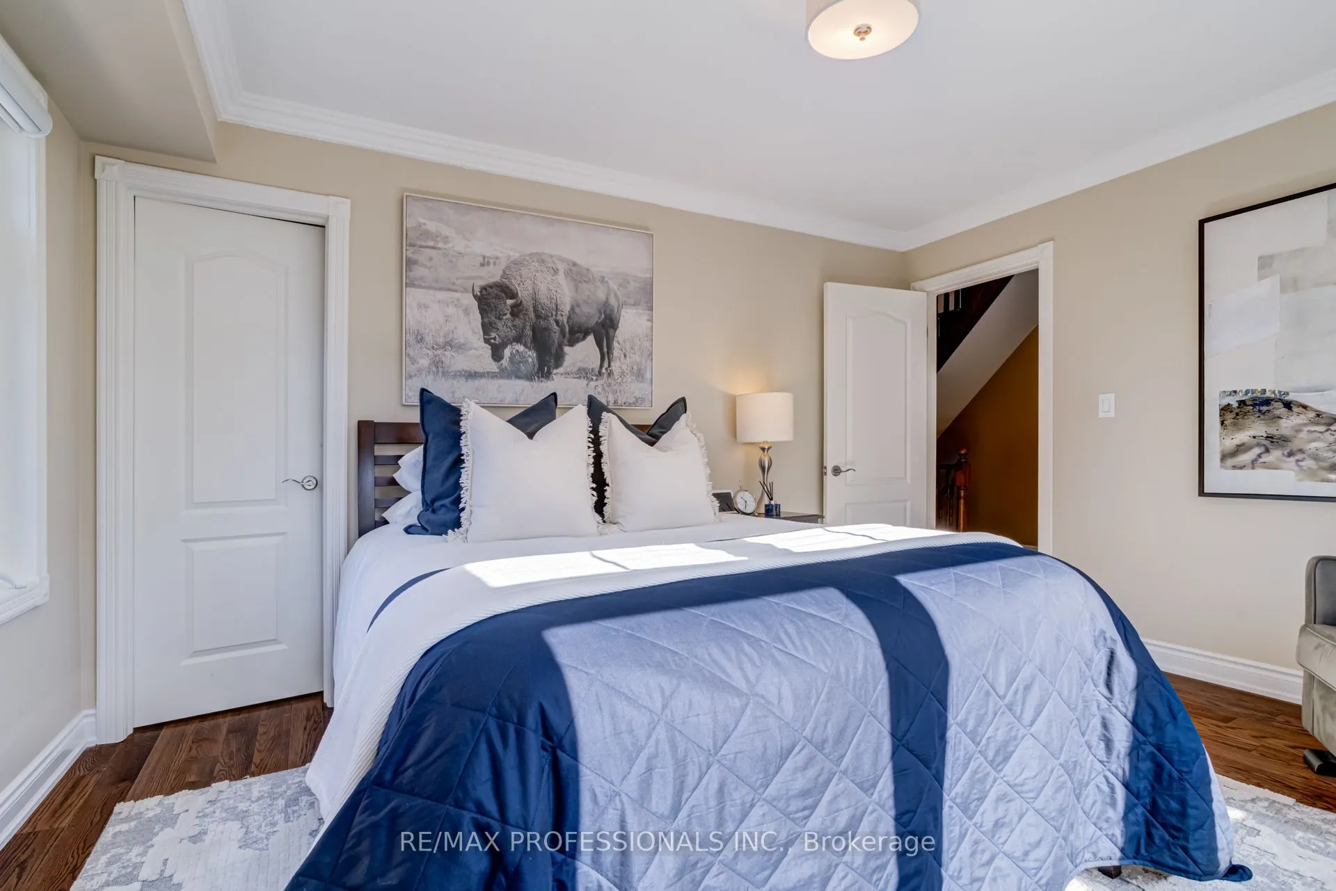 2264 Lake Shore Boulevard W