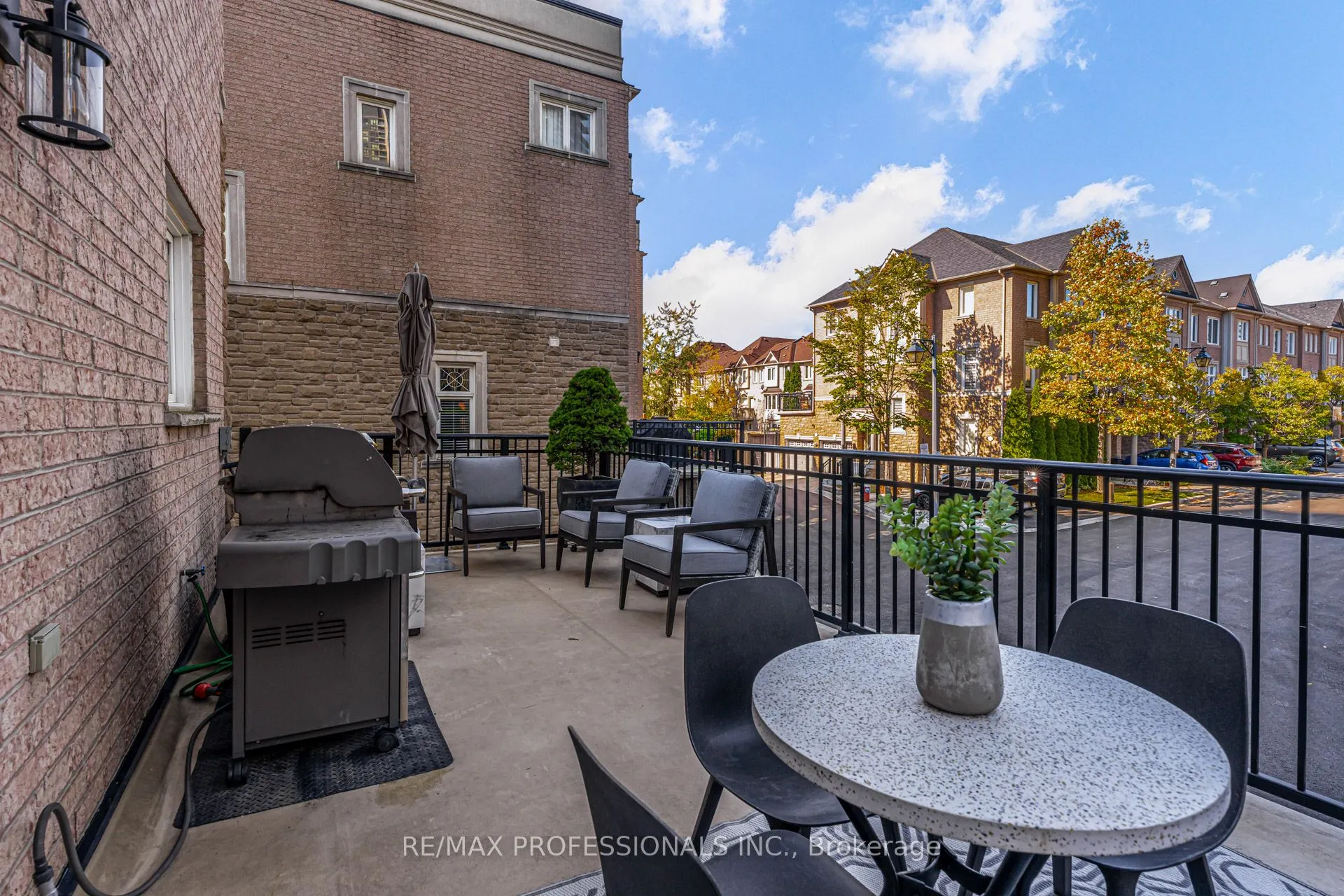 2264 Lake Shore Boulevard W
