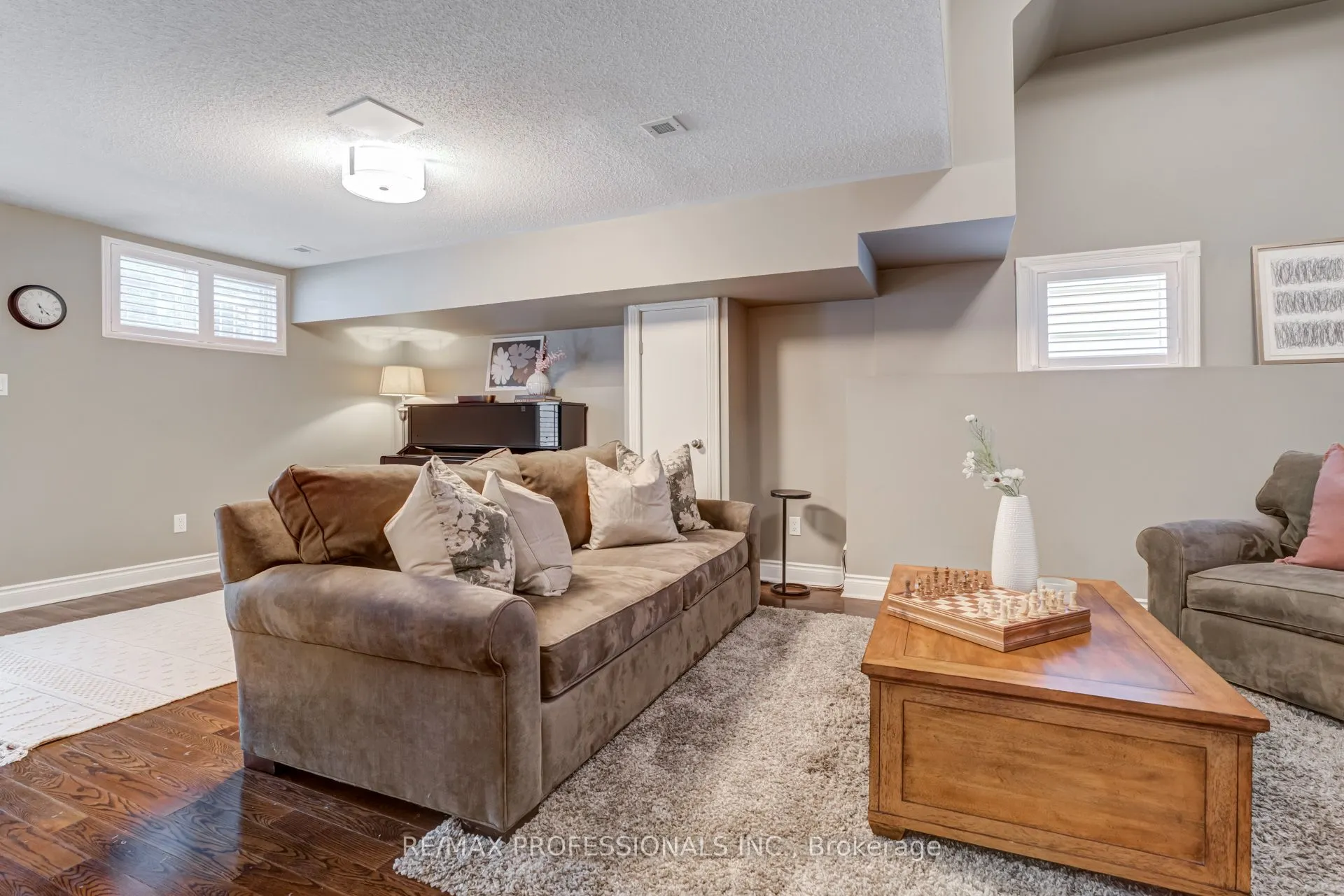 2264 Lake Shore Boulevard W