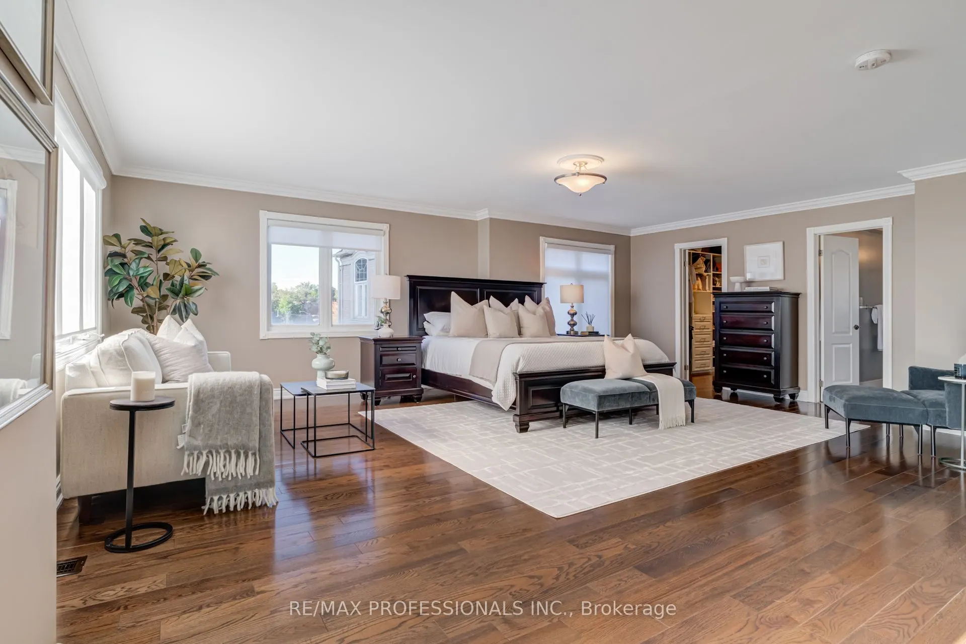 2264 Lake Shore Boulevard W