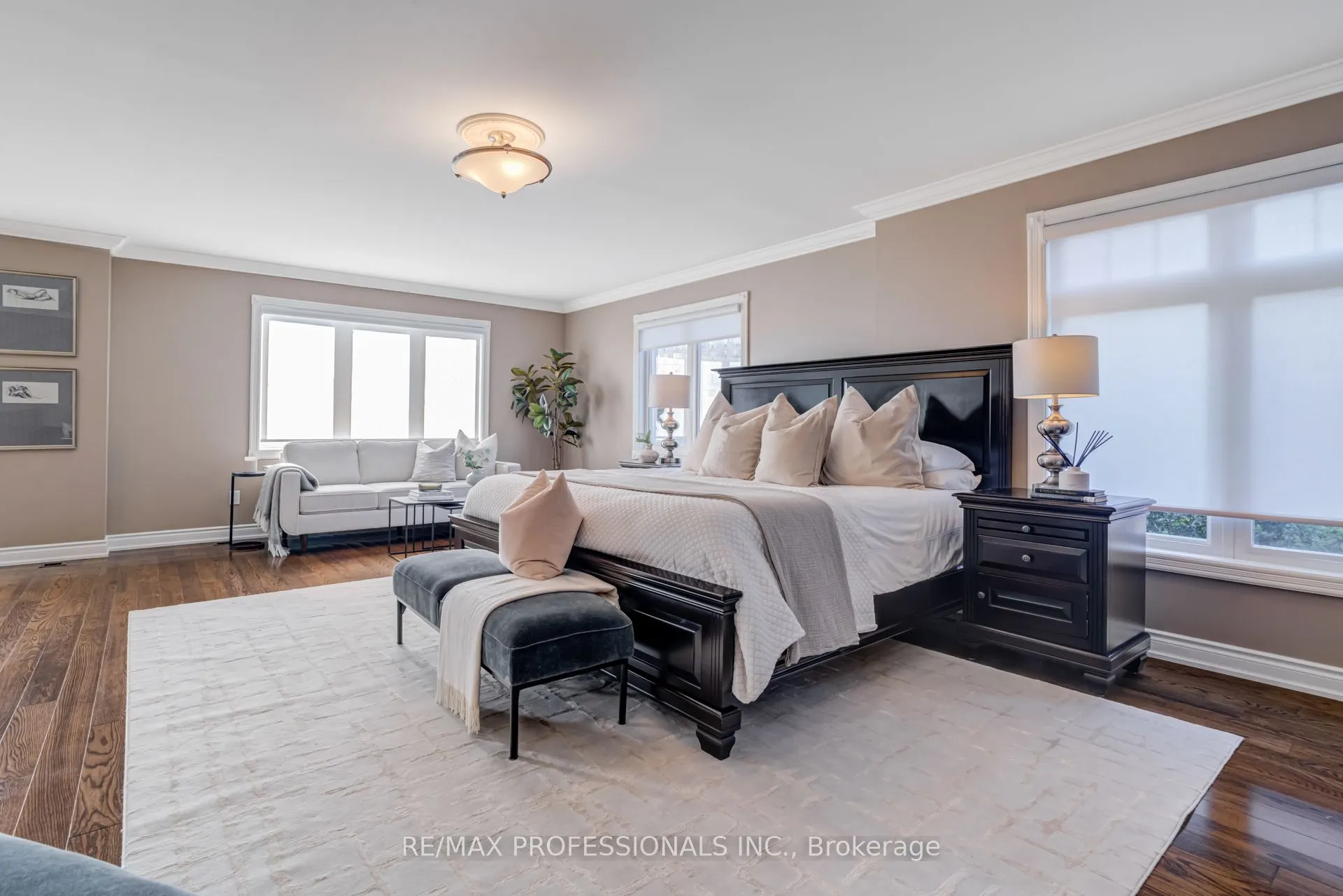 2264 Lake Shore Boulevard W