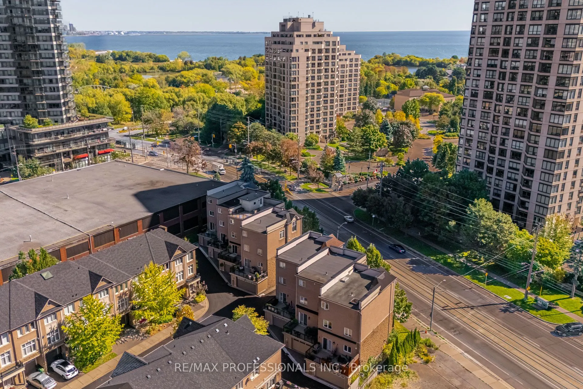 2264 Lake Shore Boulevard W