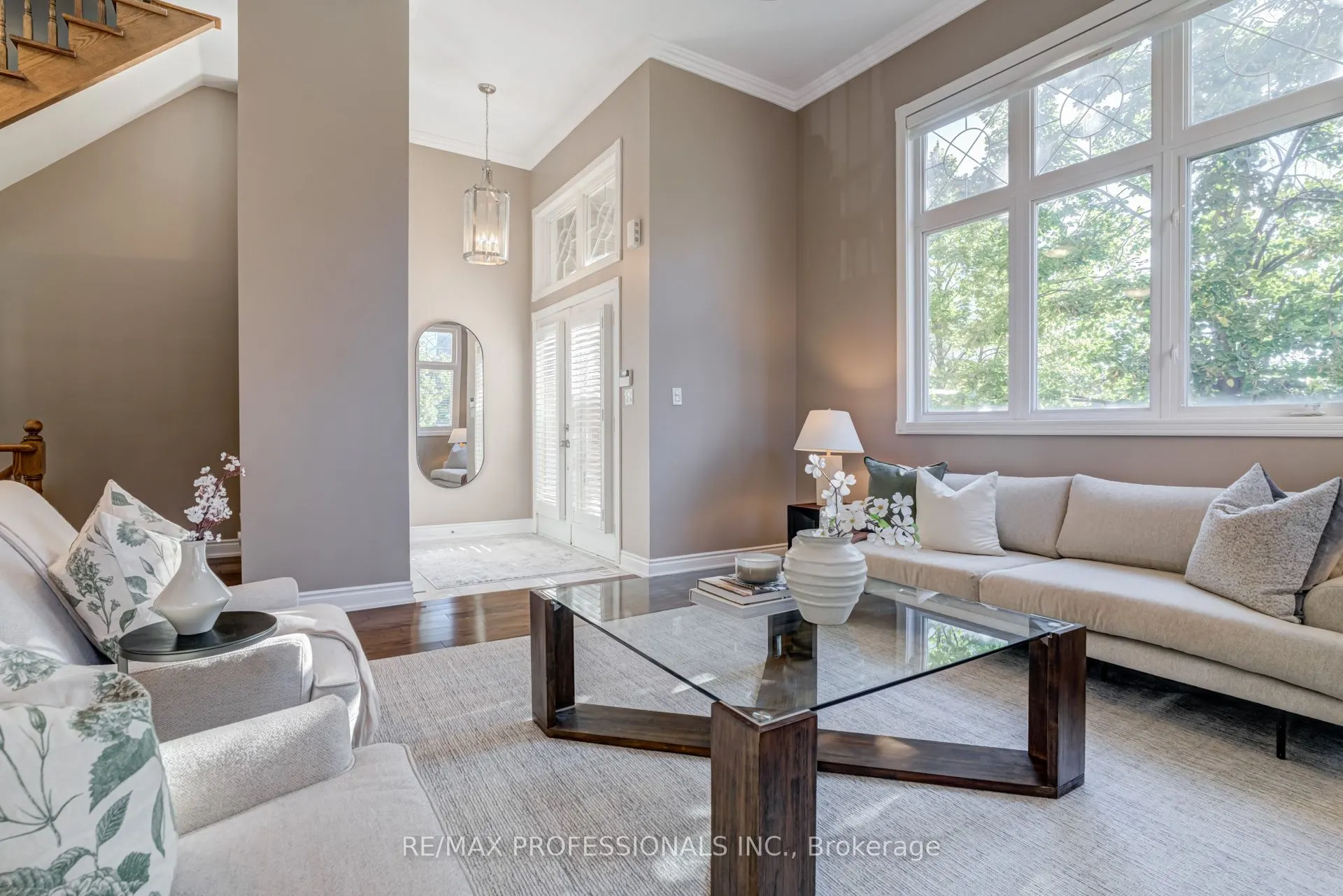 2264 Lake Shore Boulevard W