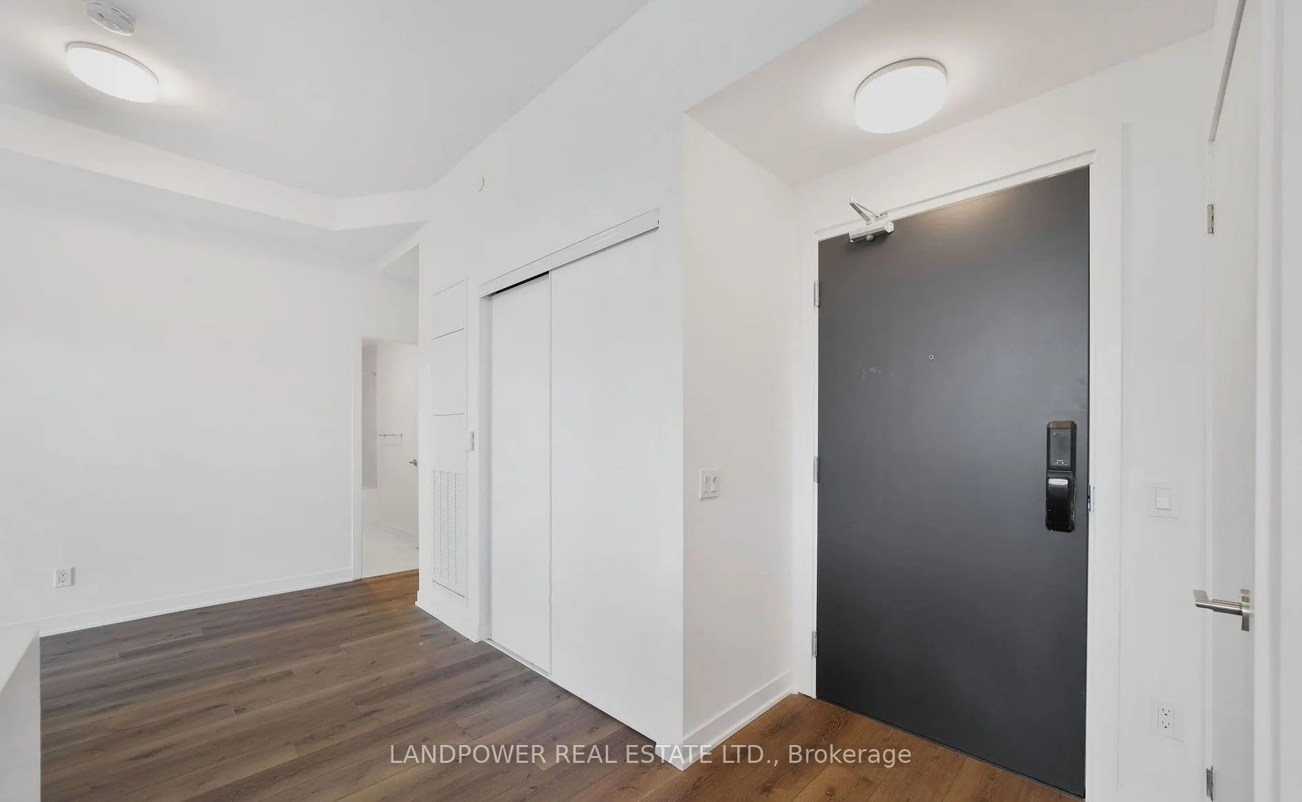 405 Dundas Street W, #PH09