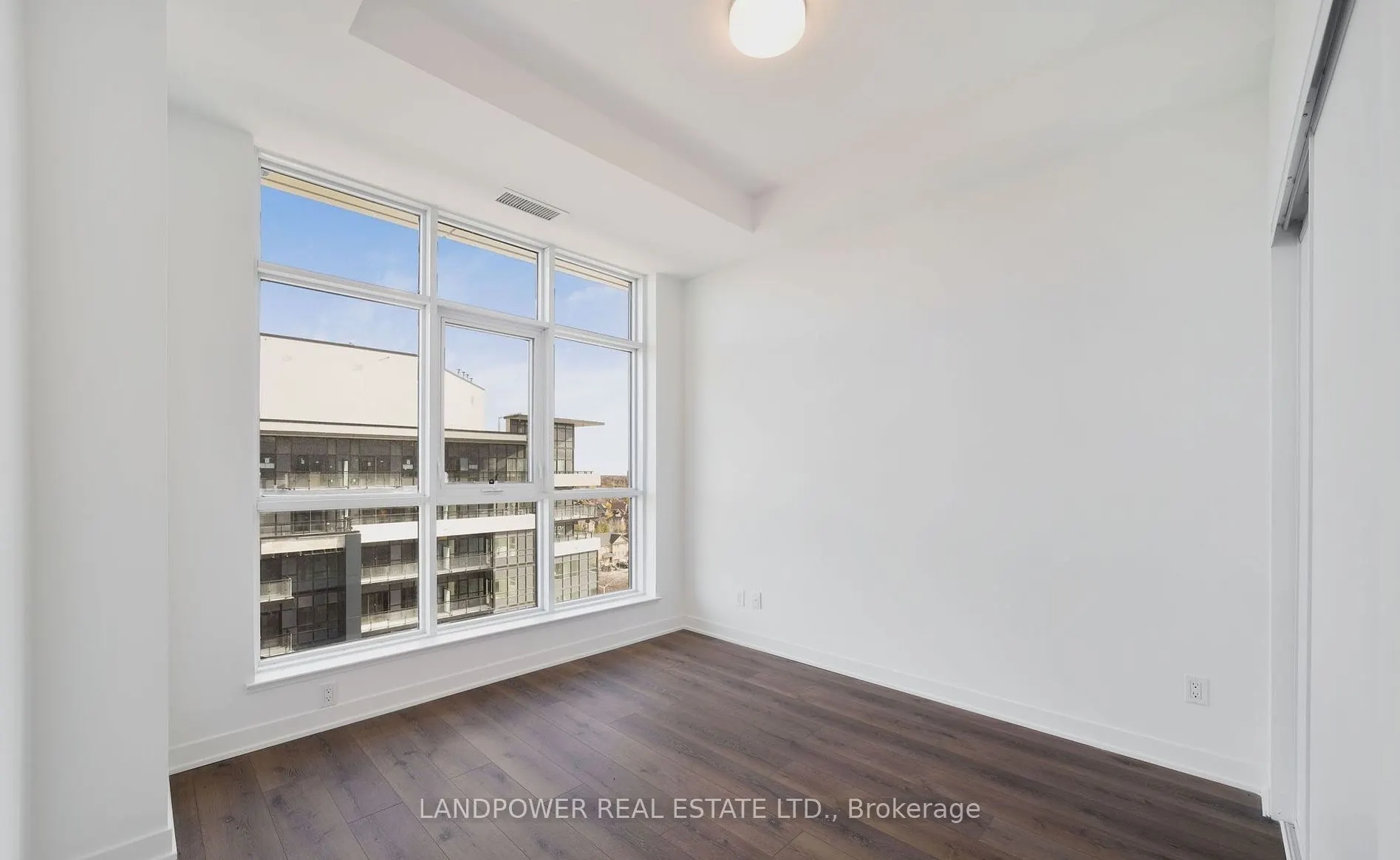 405 Dundas Street W, #PH09