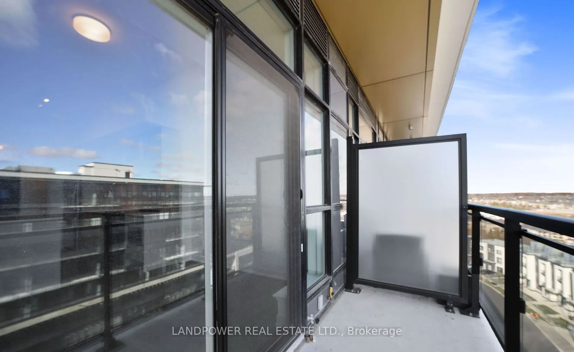 405 Dundas Street W, #PH09