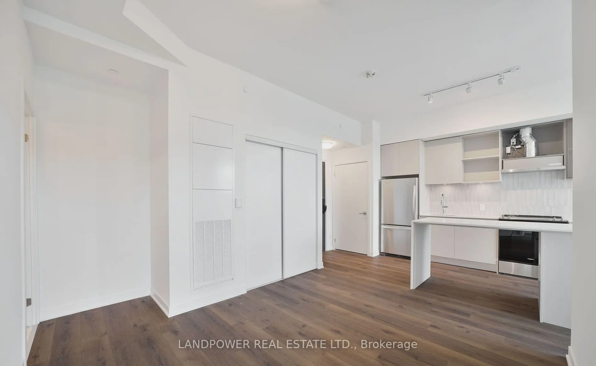 405 Dundas Street W, #PH09