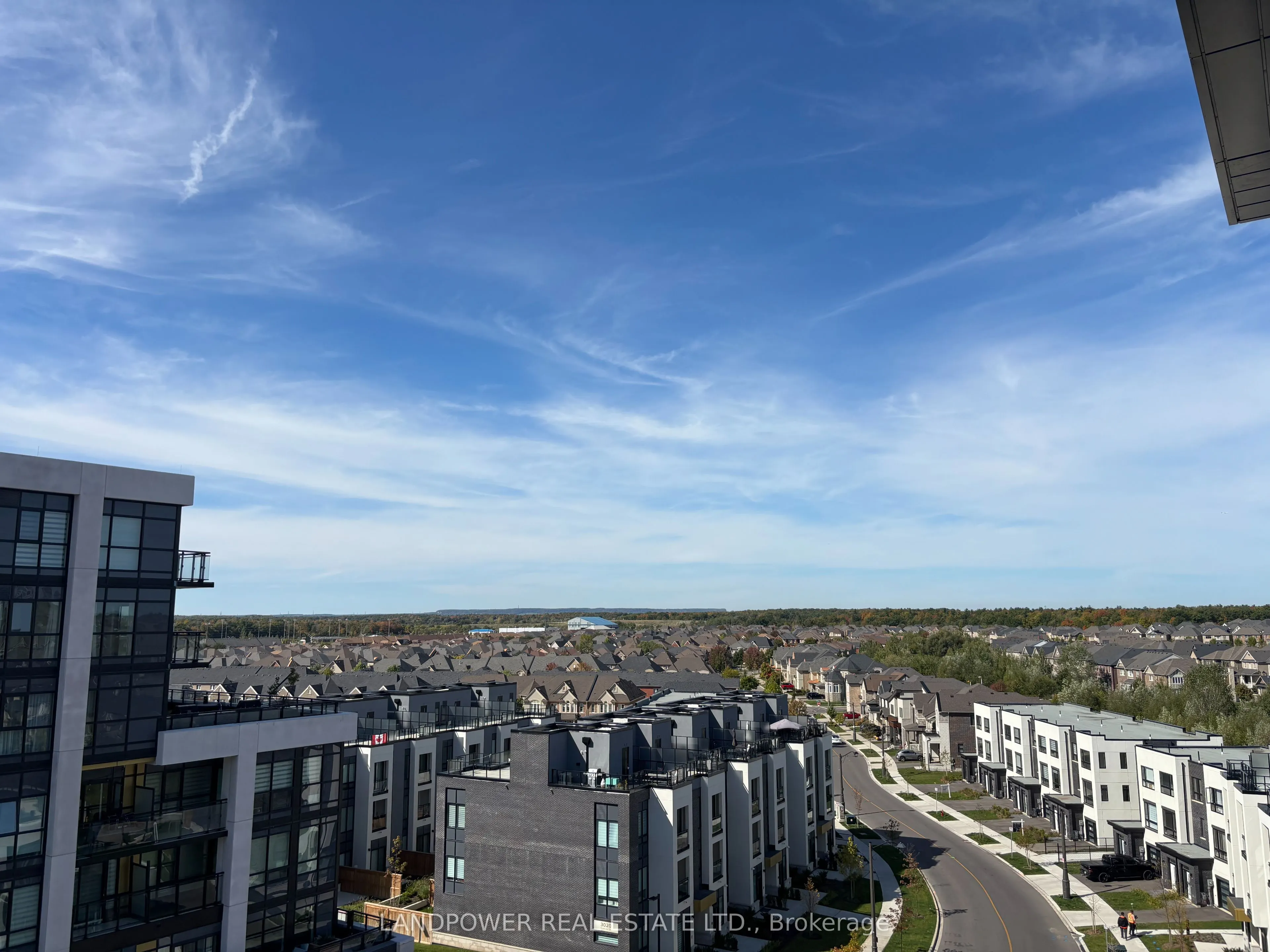 395 Dundas Street W, #725