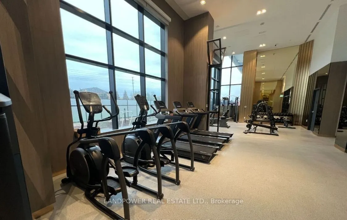 395 Dundas Street W, #725