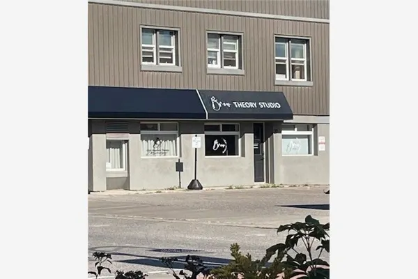 27 Main Street S