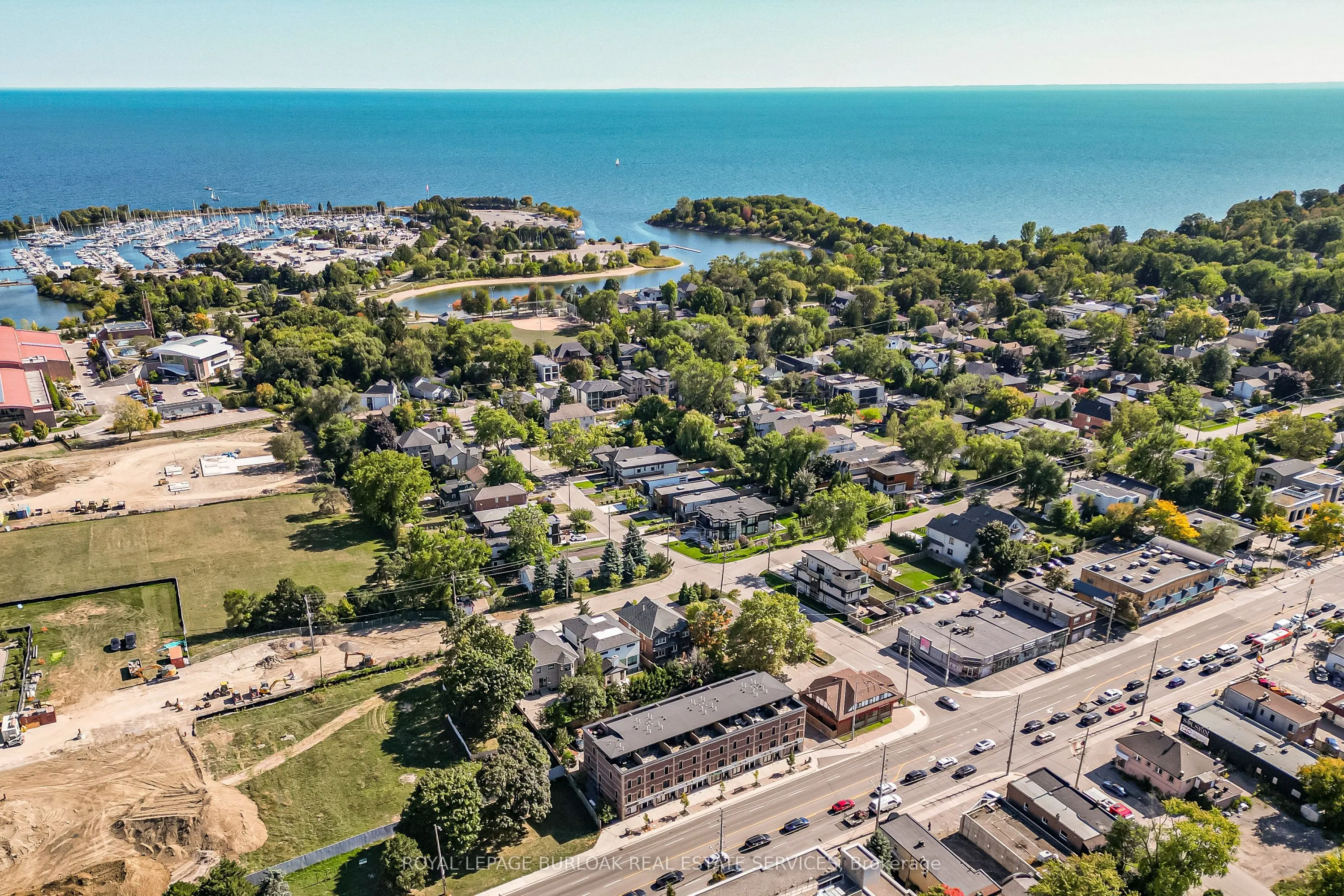 760 Lakeshore Road E, #207