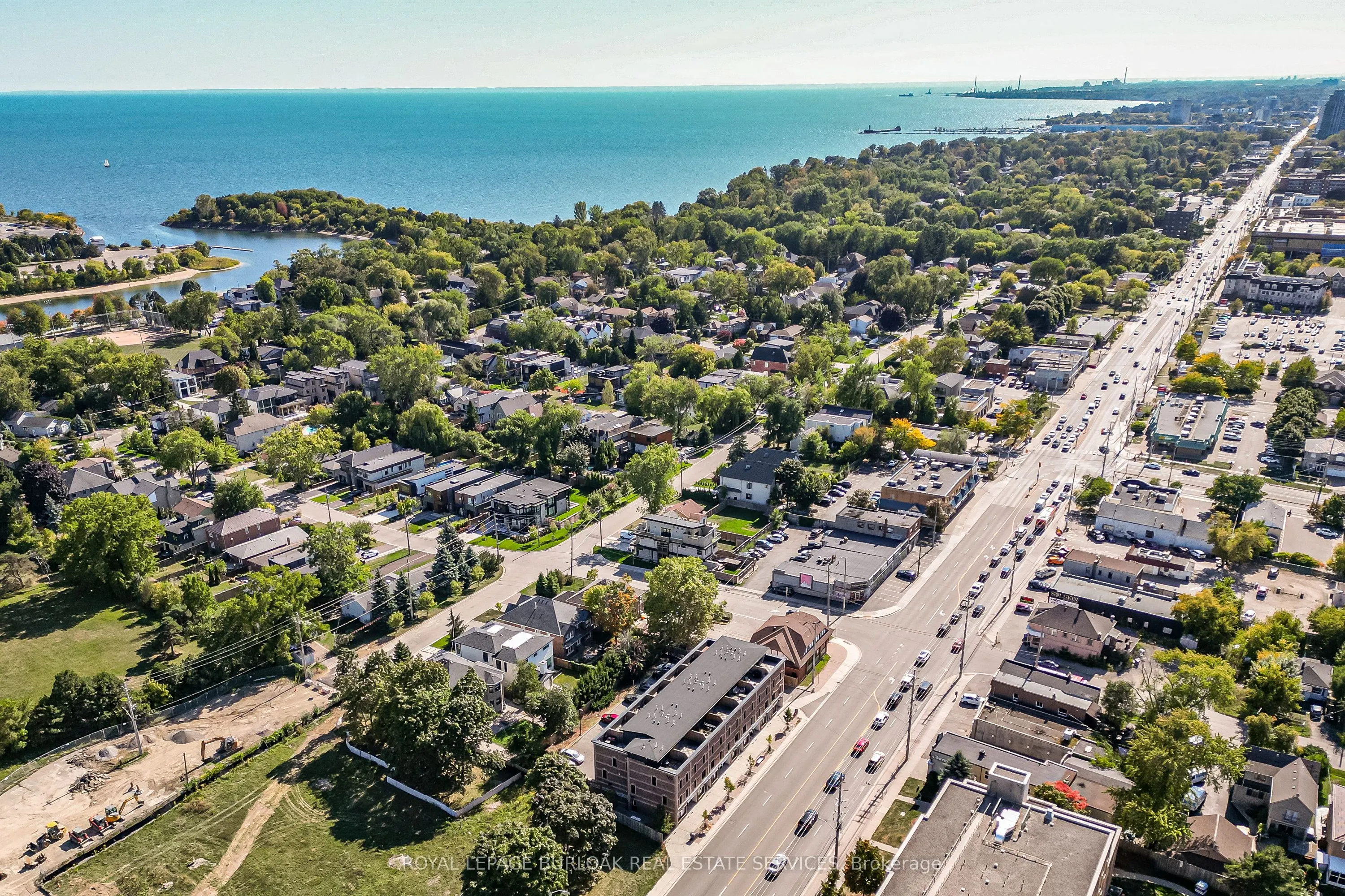 760 Lakeshore Road E, #207