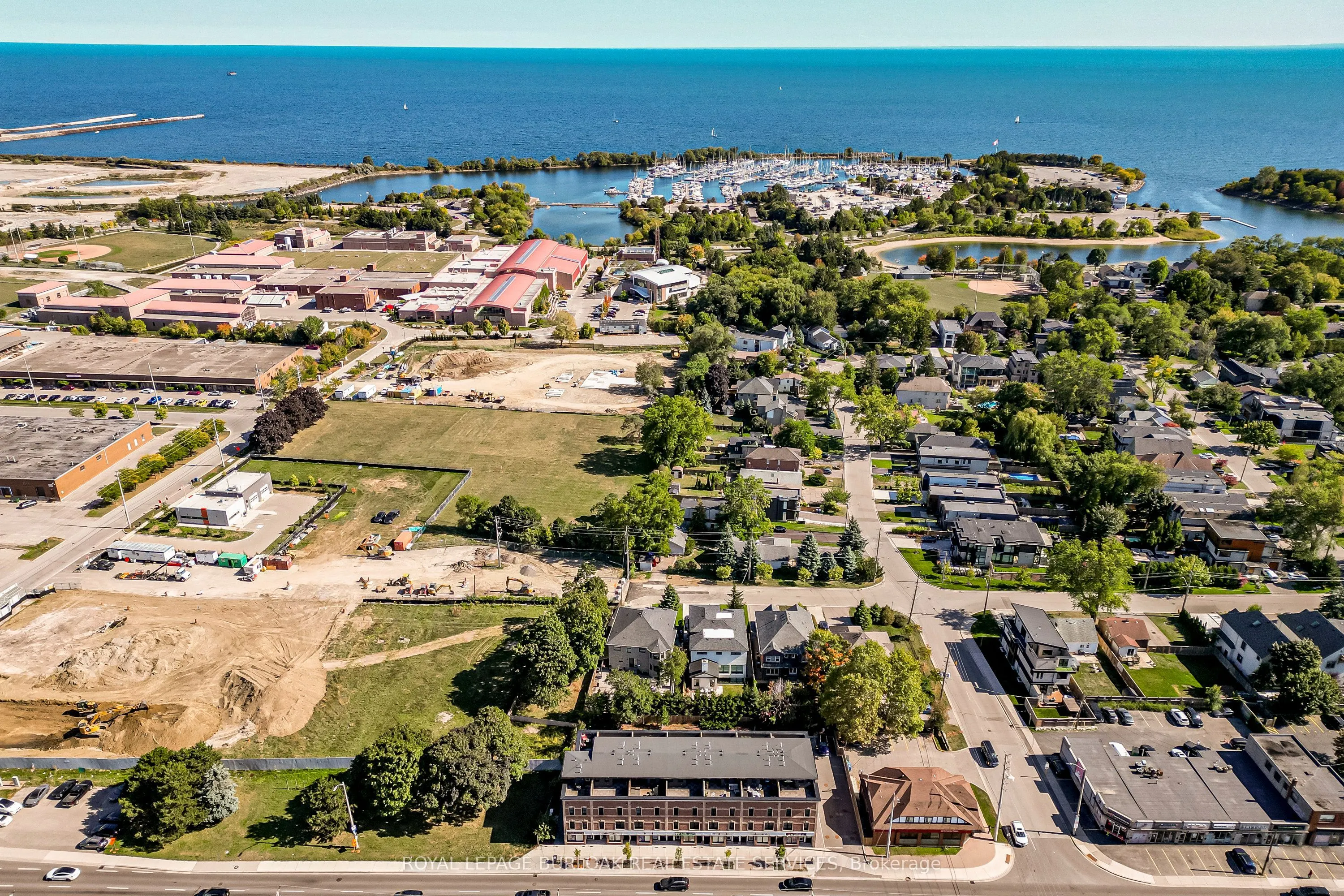 760 Lakeshore Road E, #207