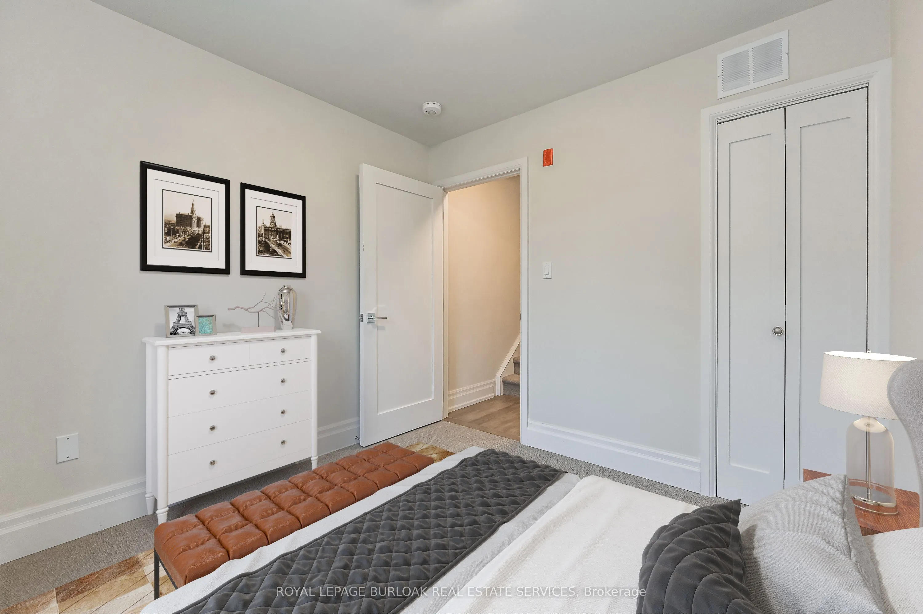 760 Lakeshore Road E, #207