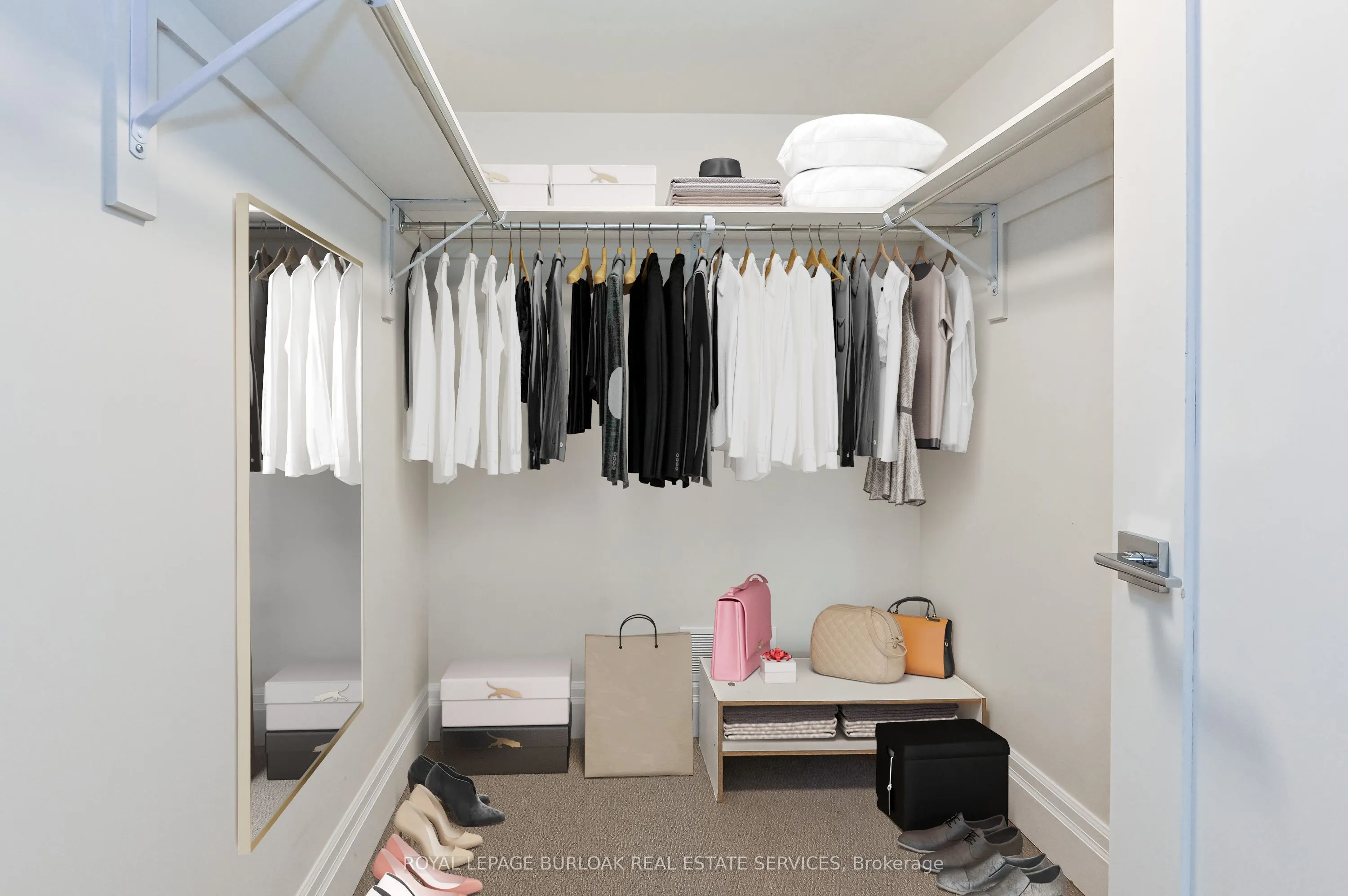 760 Lakeshore Road E, #207