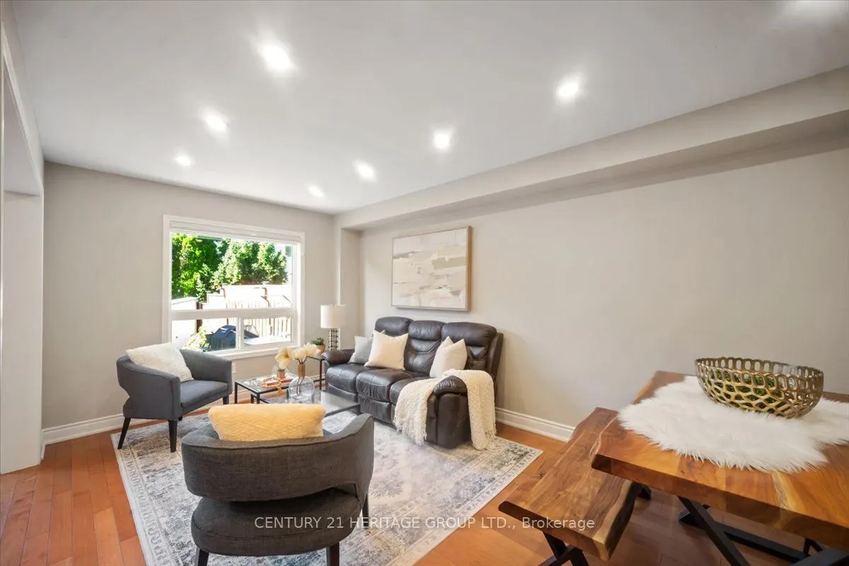 3954 Coachman Circle