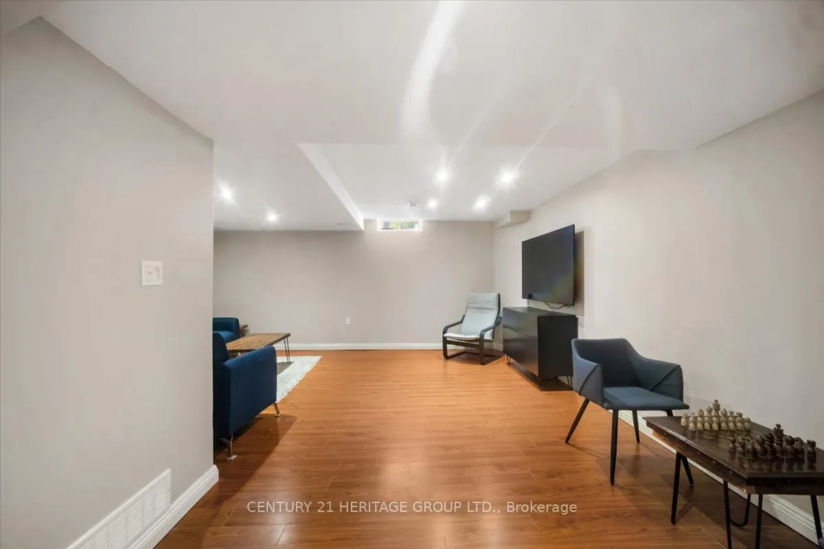 3954 Coachman Circle