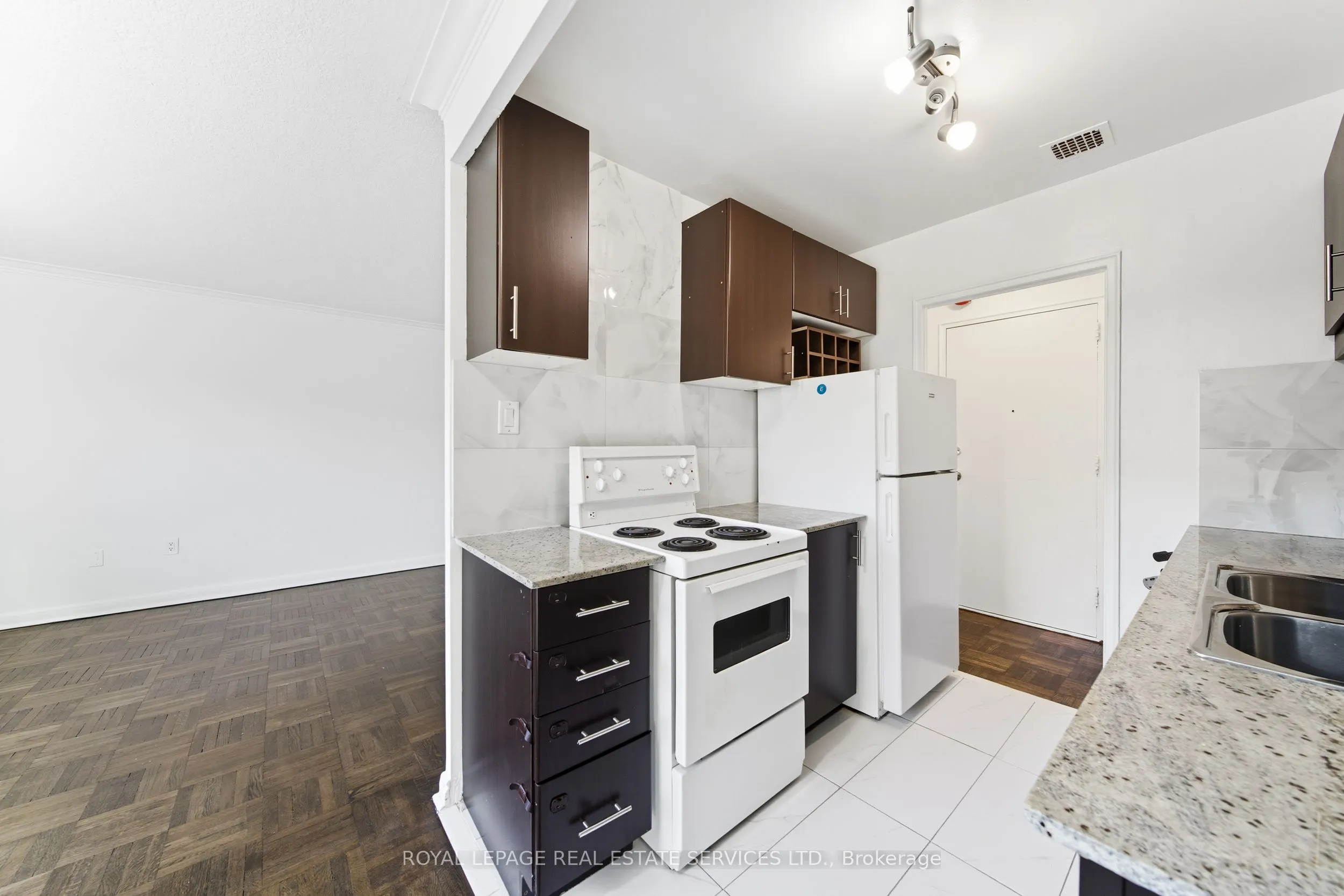 167 Stephen Drive, #207