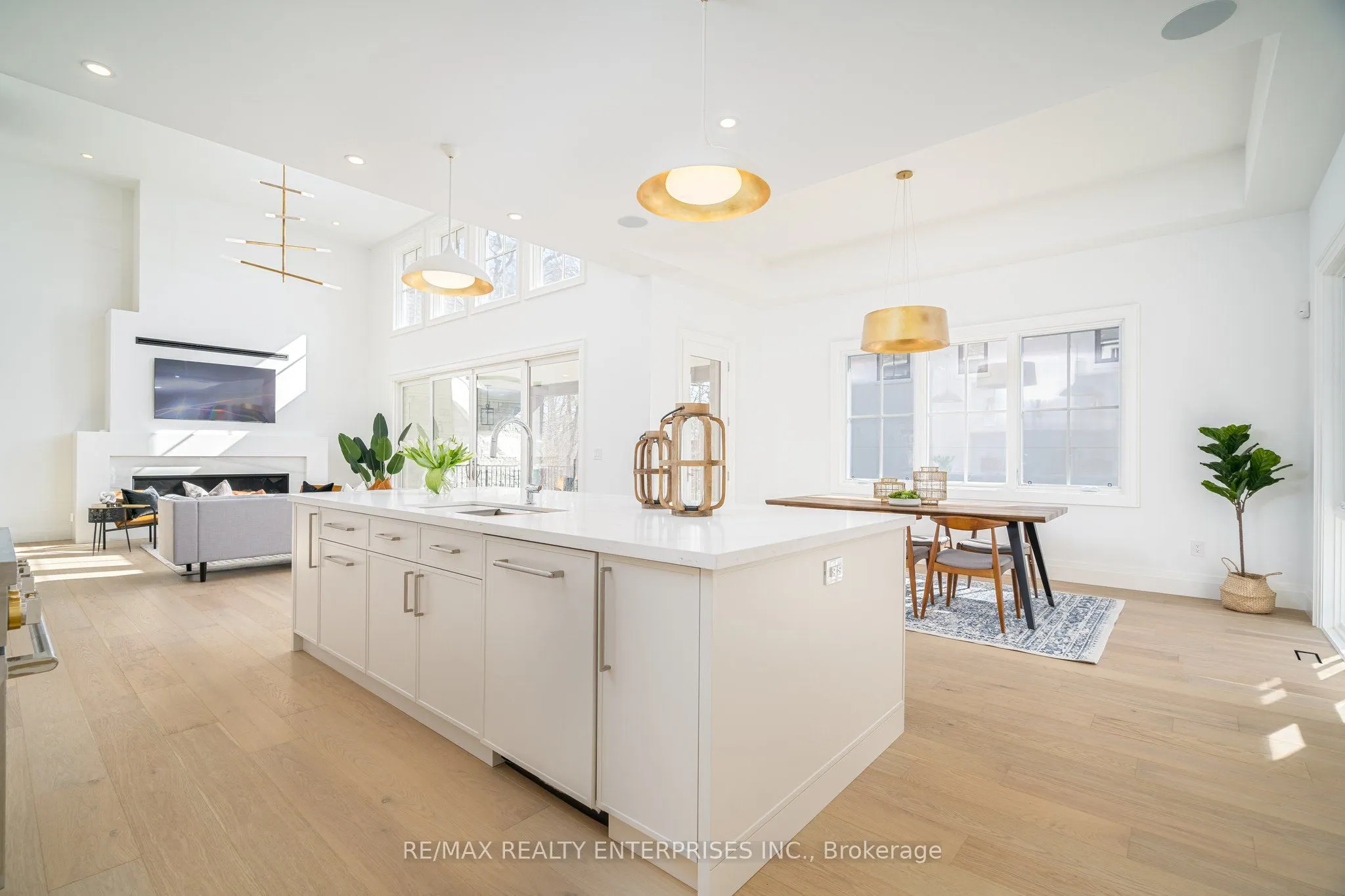 1322 Minaki Road