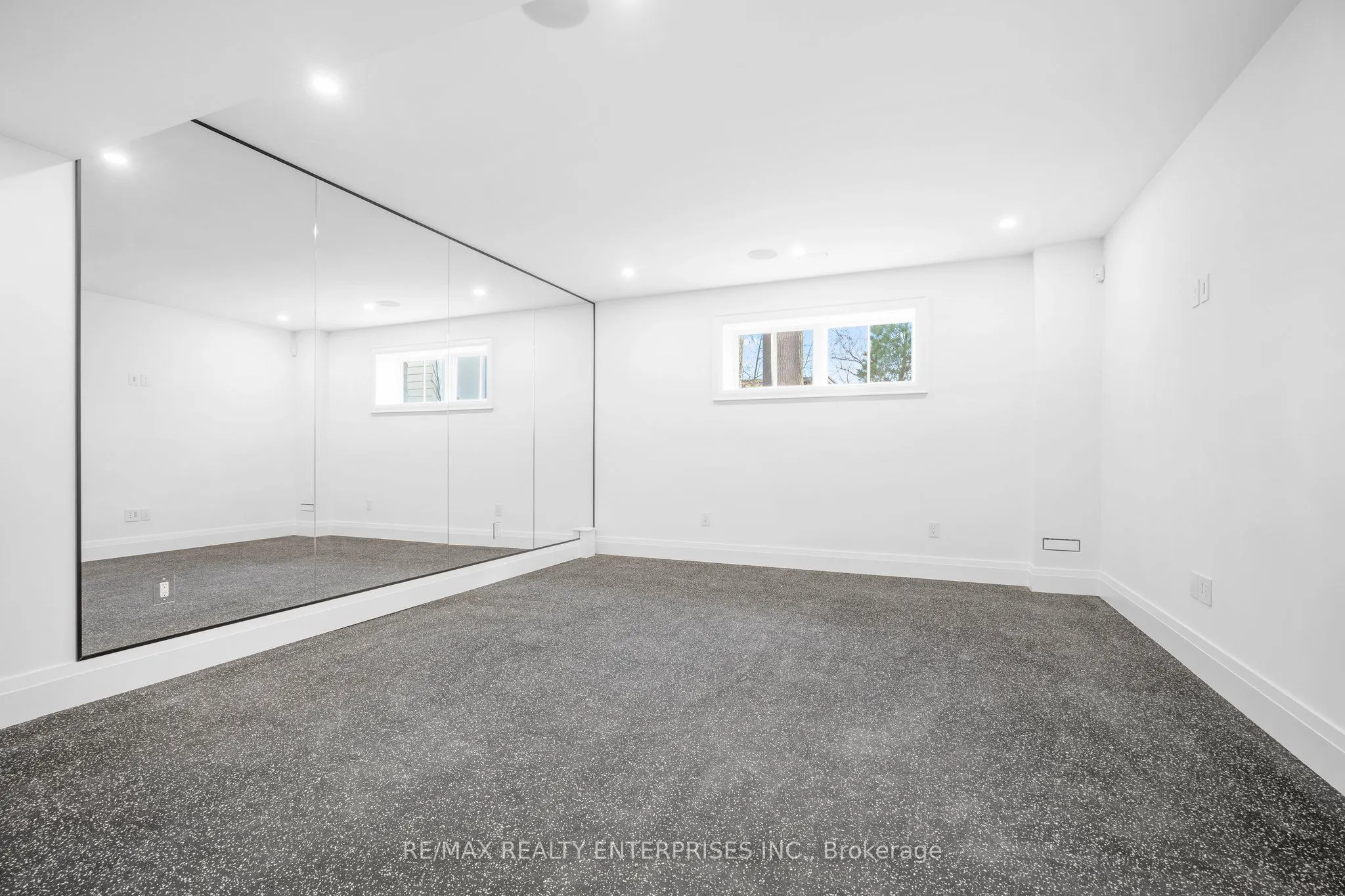 1322 Minaki Road
