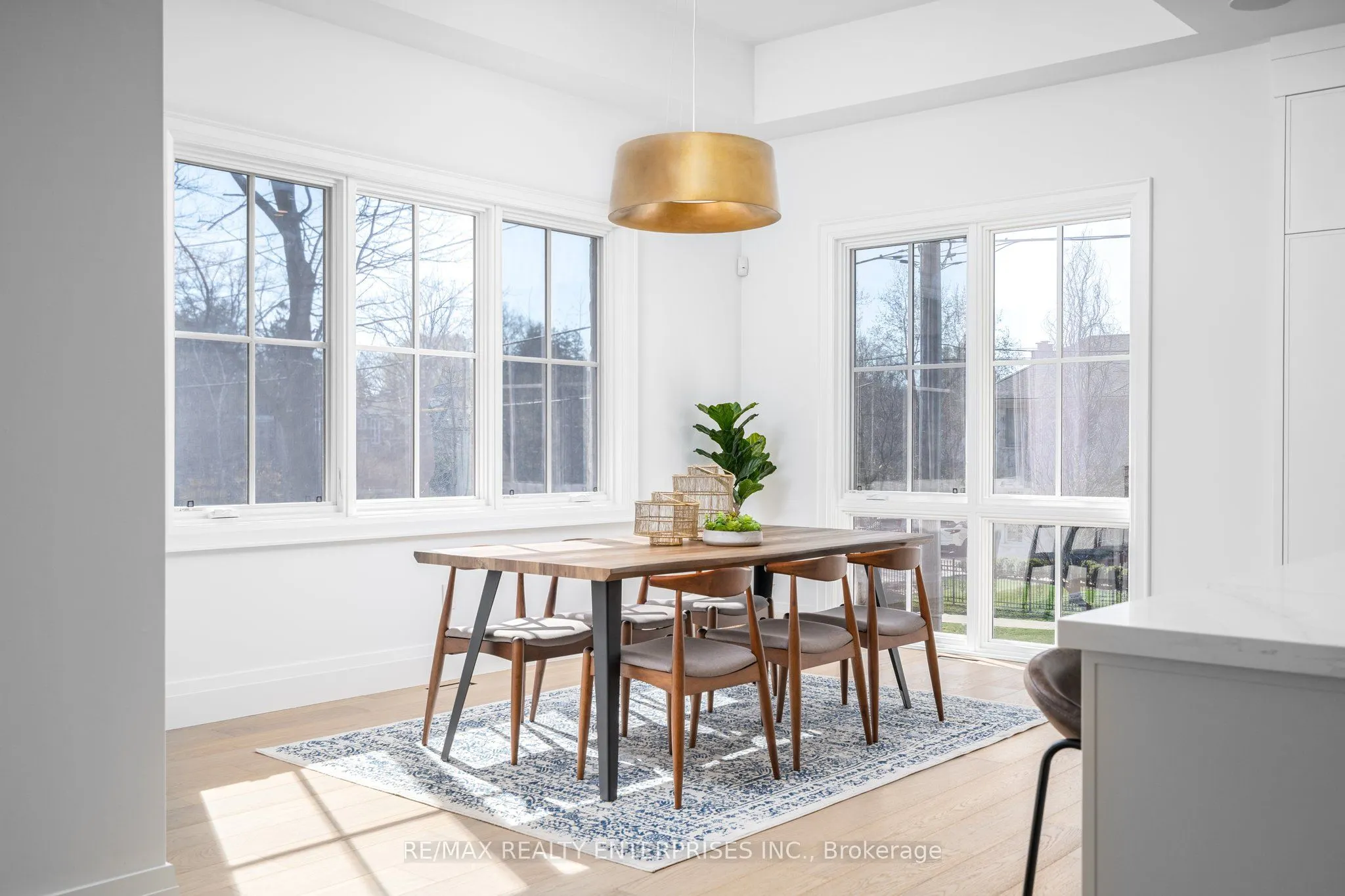 1322 Minaki Road