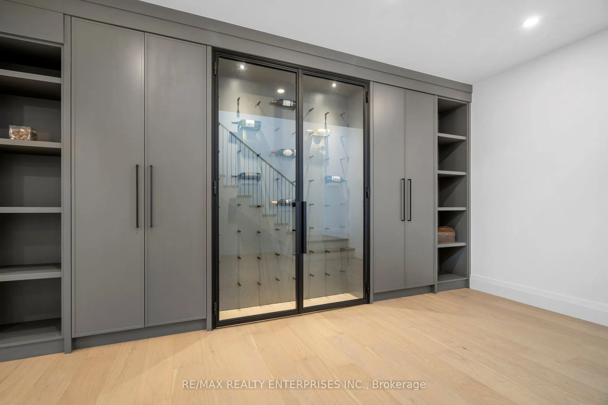 1322 Minaki Road