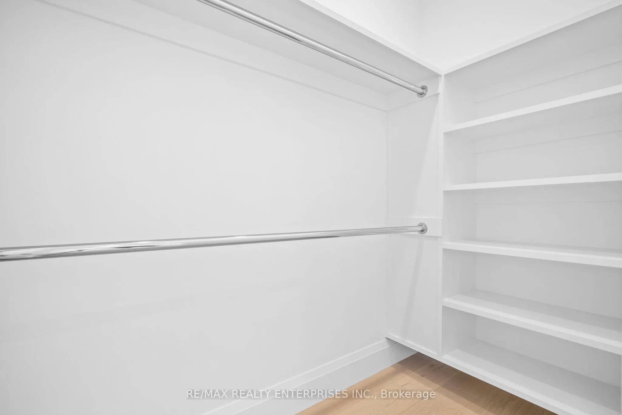1322 Minaki Road