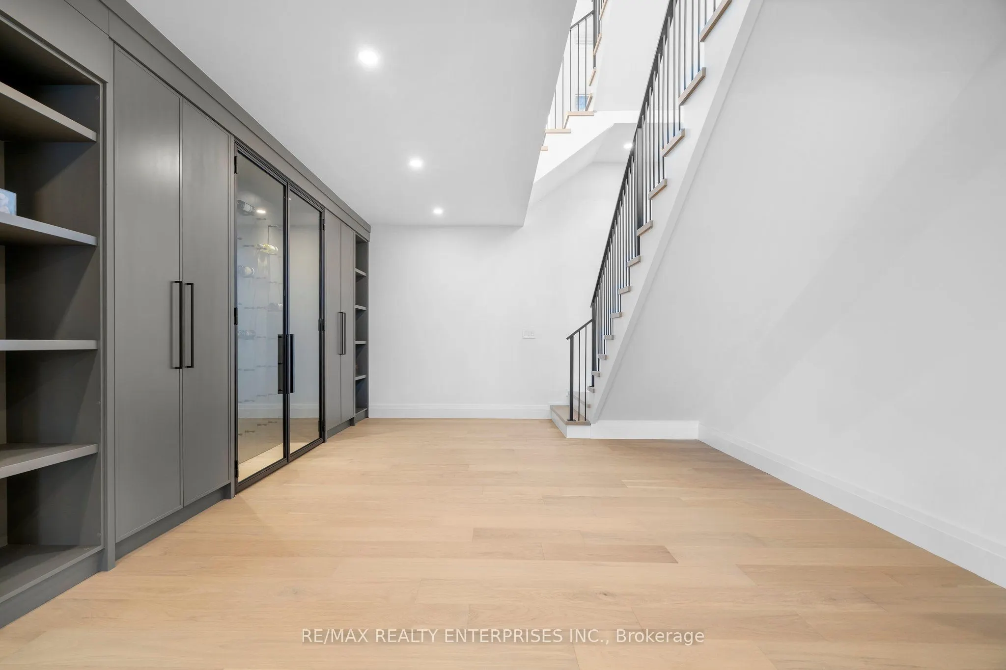 1322 Minaki Road