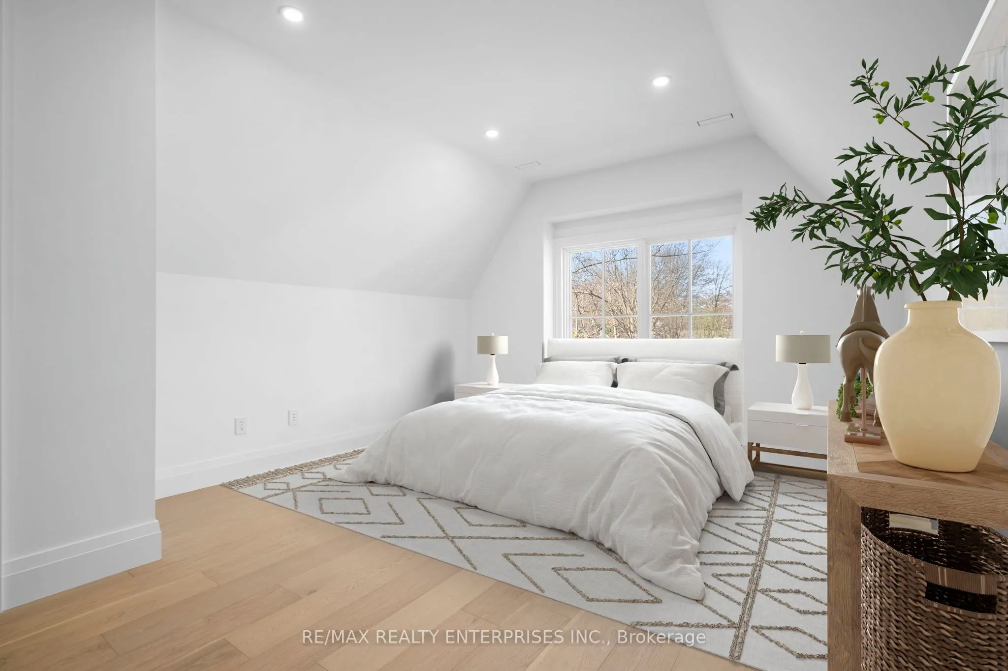 1322 Minaki Road