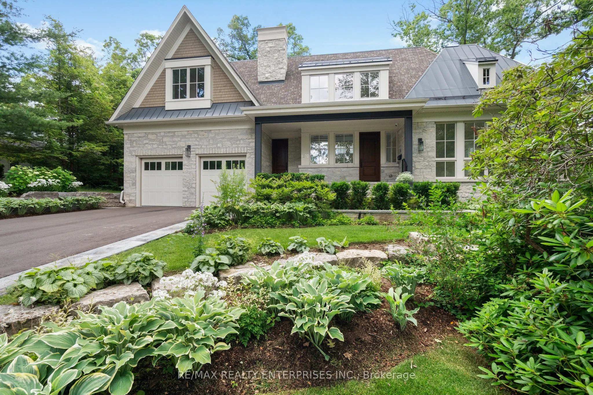 1322 Minaki Road