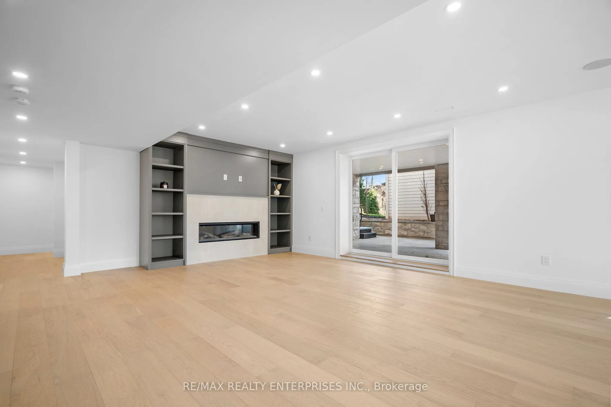 1322 Minaki Road