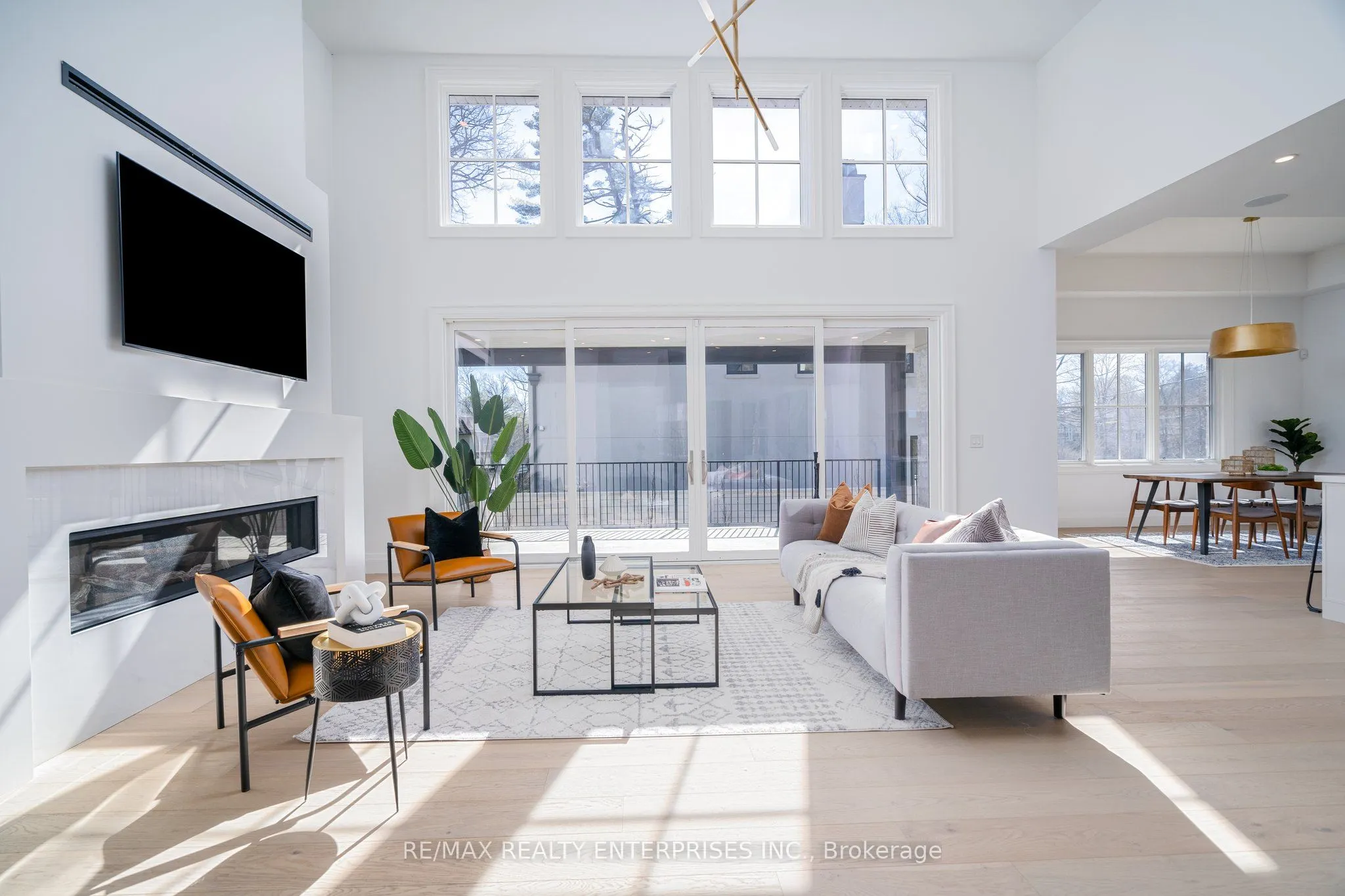1322 Minaki Road