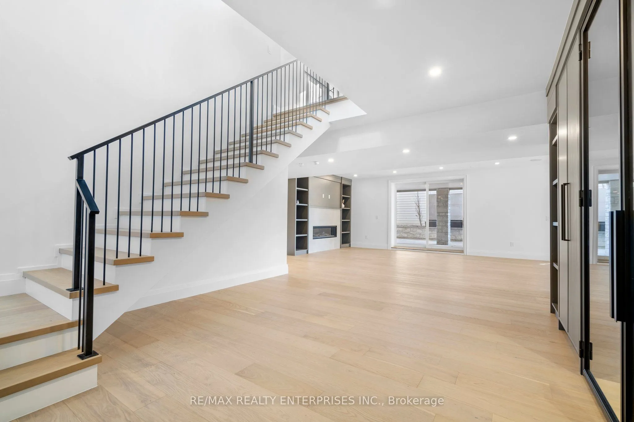 1322 Minaki Road