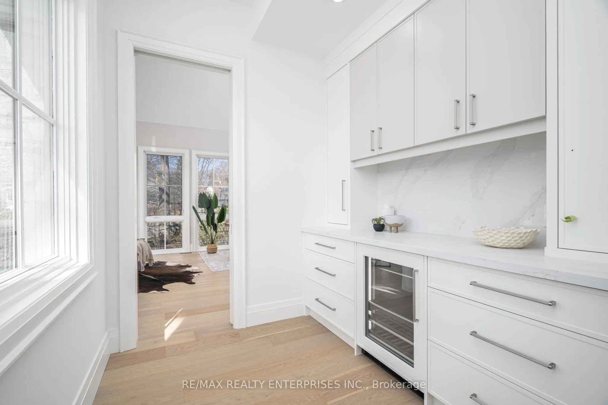 1322 Minaki Road