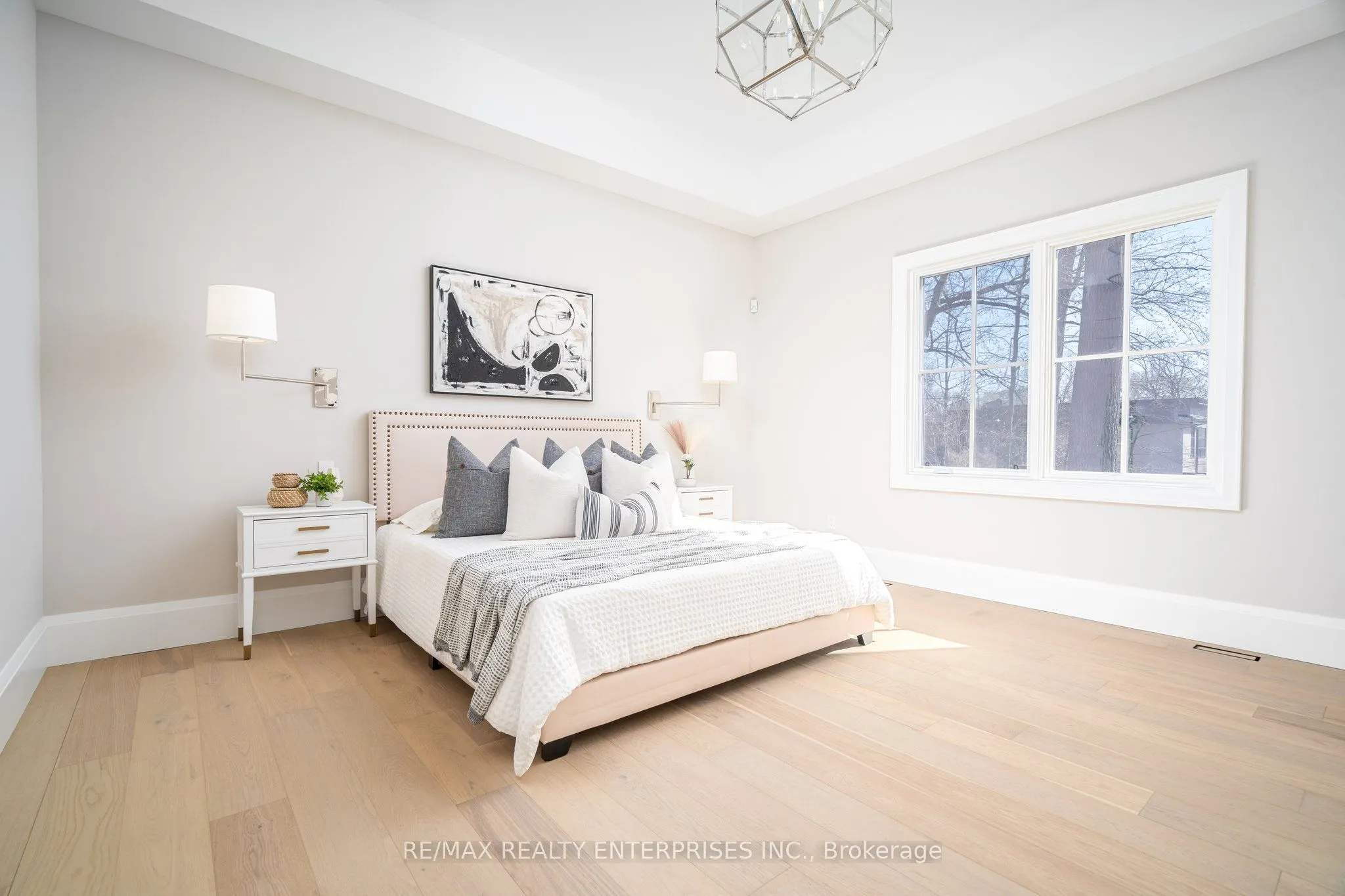 1322 Minaki Road