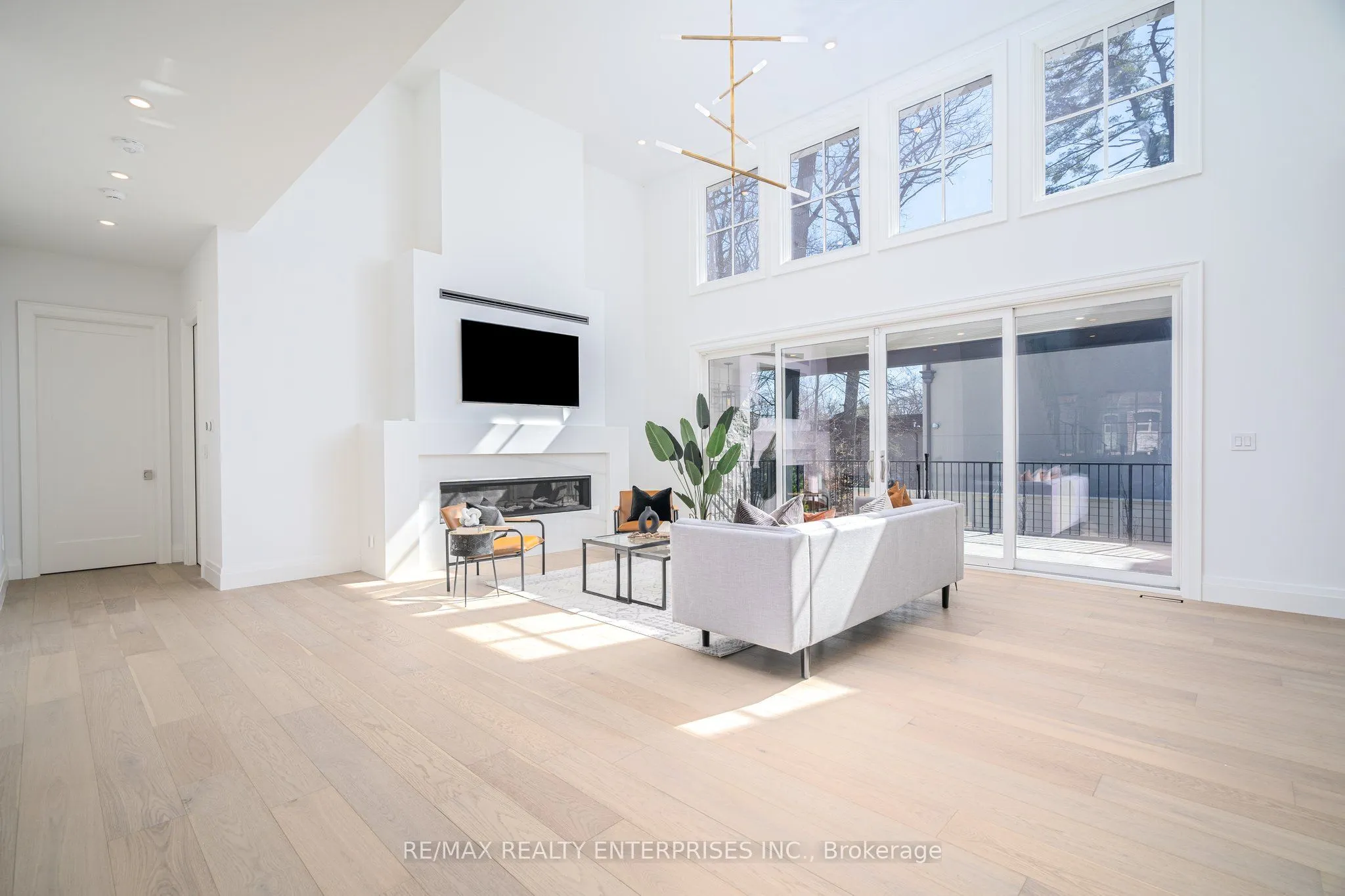 1322 Minaki Road