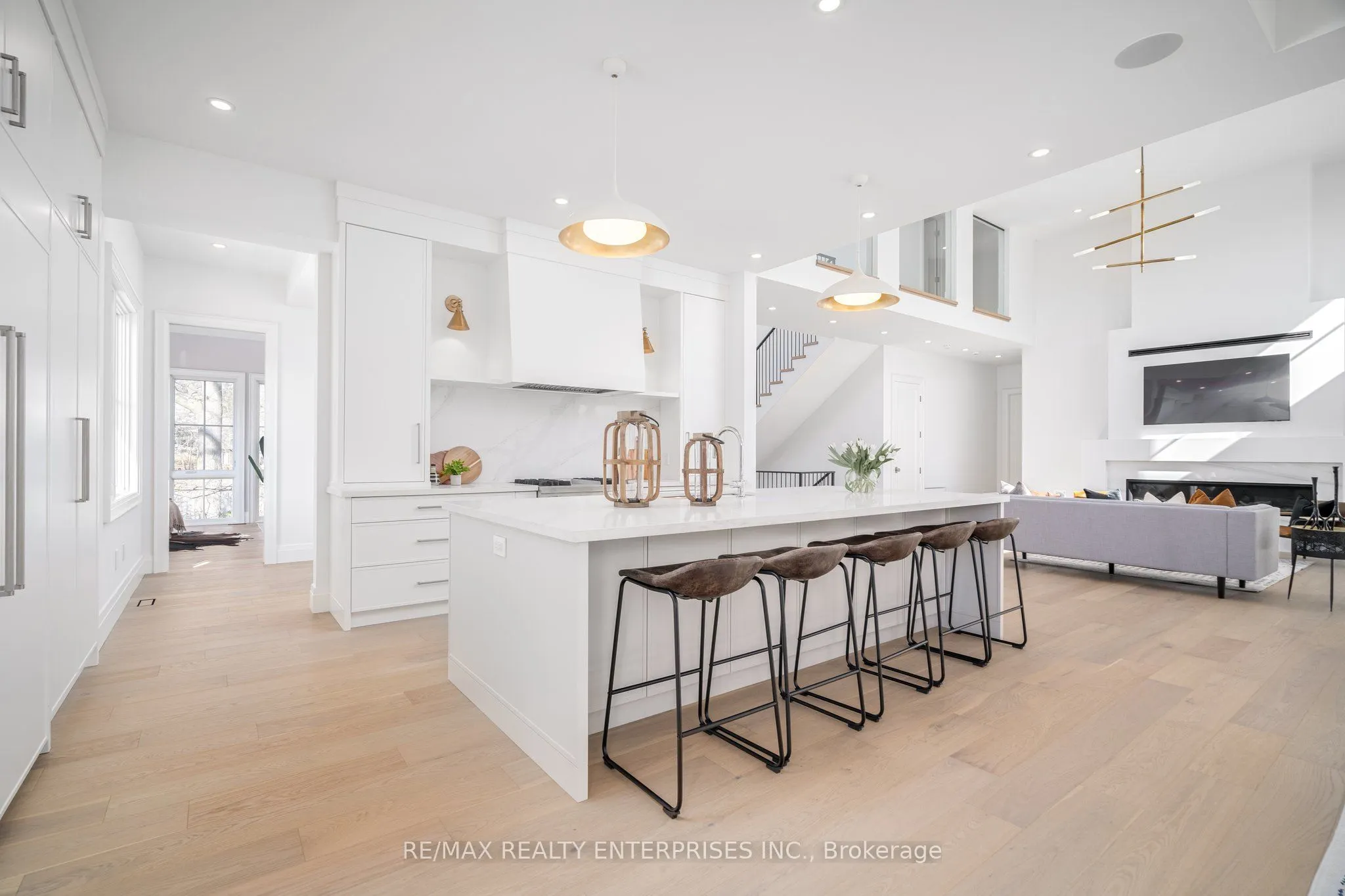 1322 Minaki Road