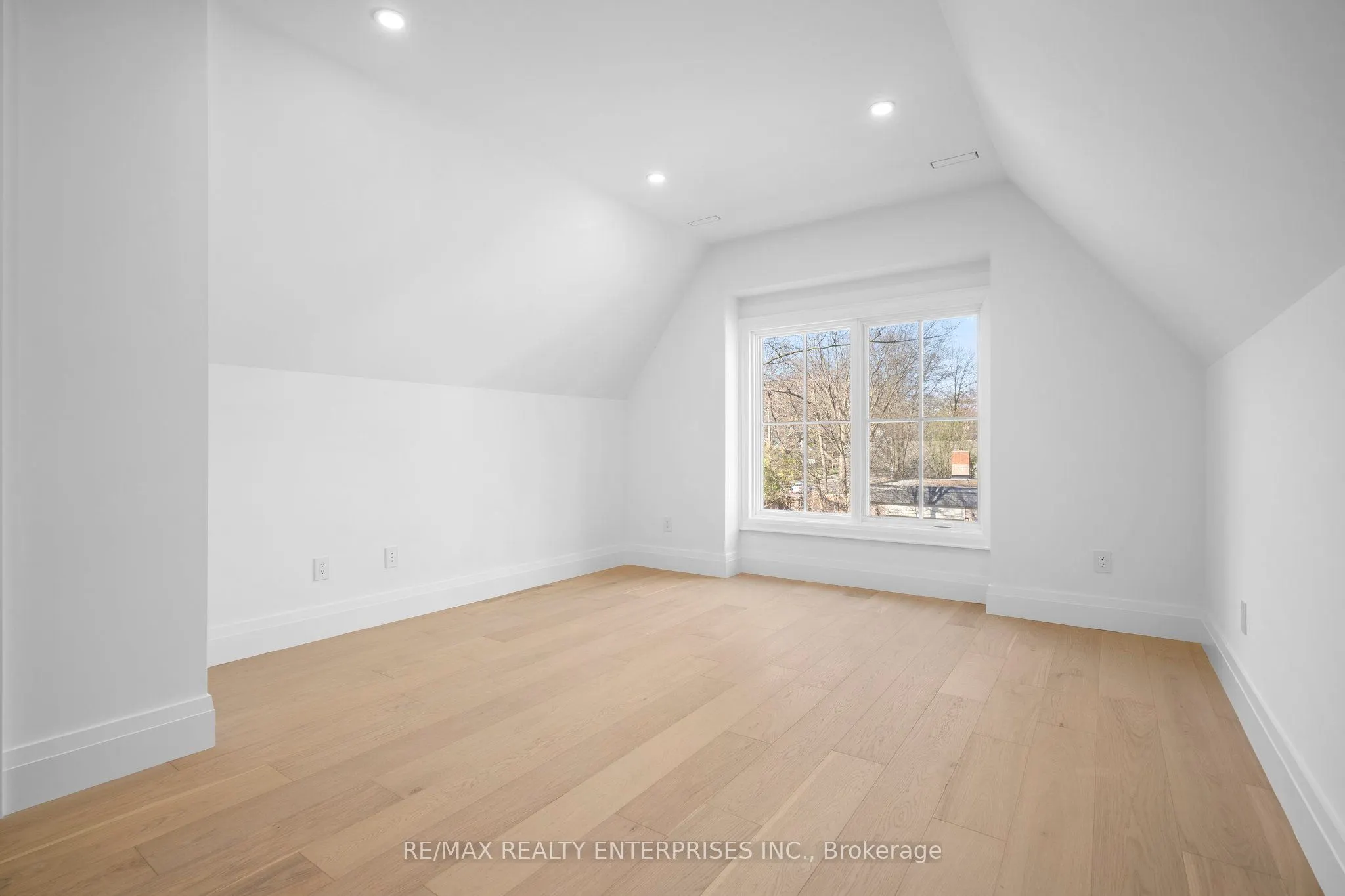 1322 Minaki Road
