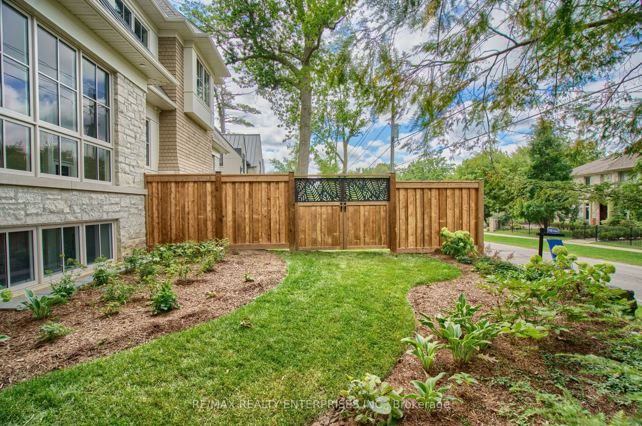 1322 Minaki Road