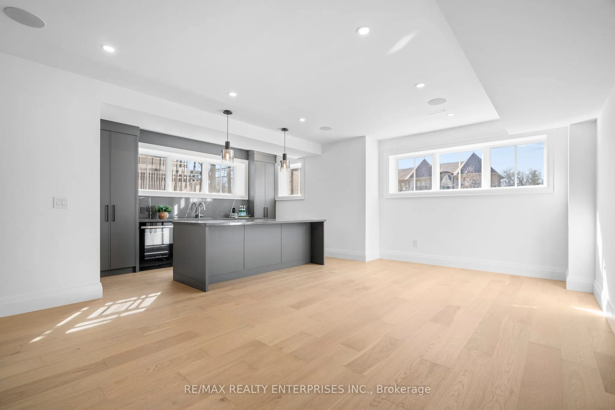 1322 Minaki Road