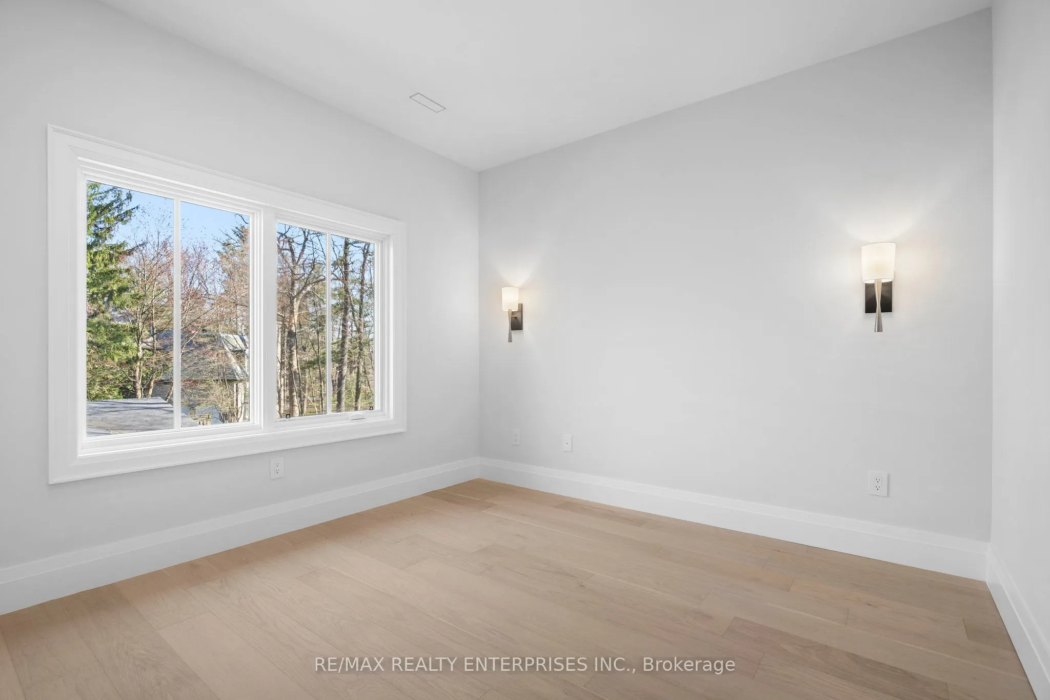 1322 Minaki Road