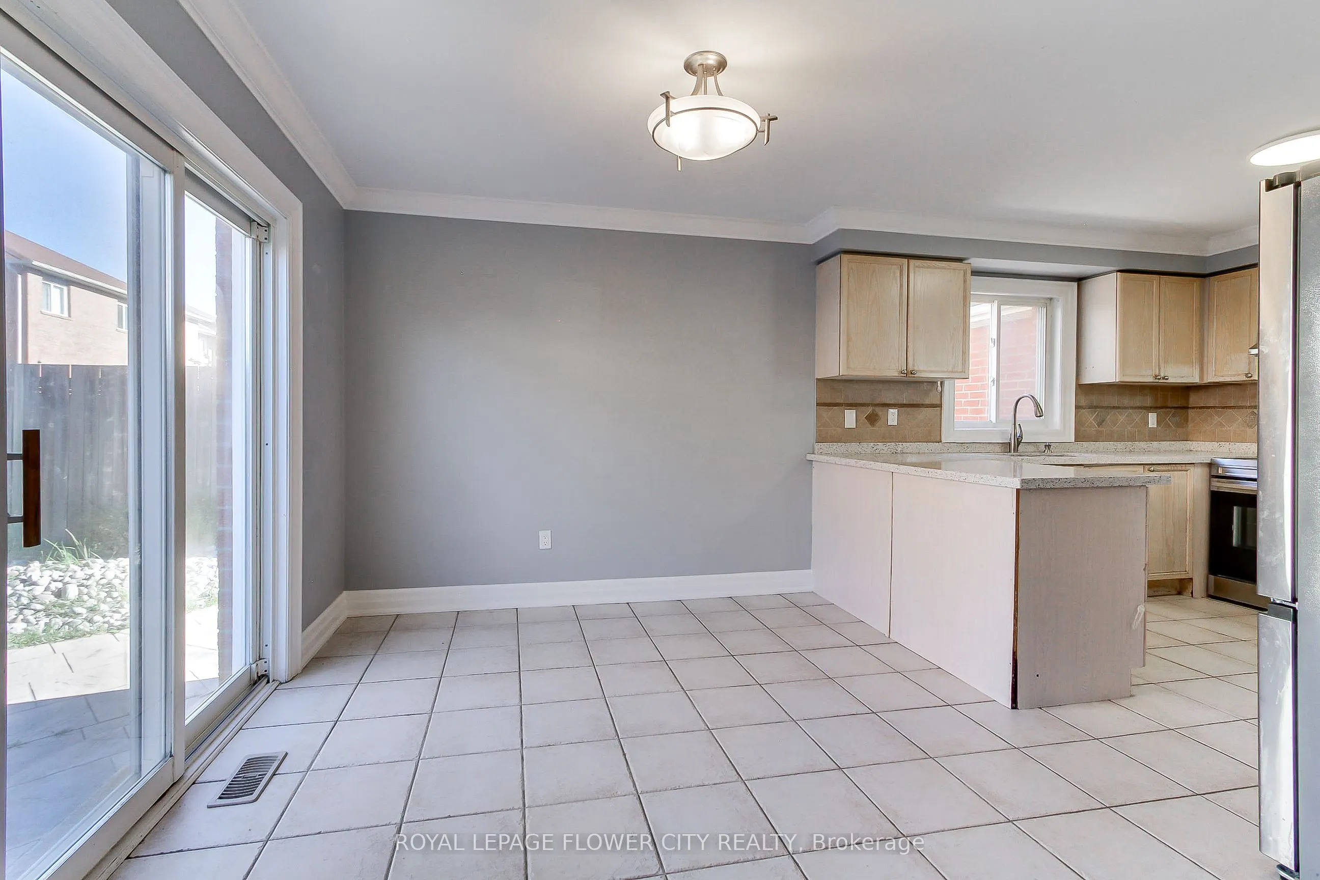 38 Milkweed Crescent, #Upper