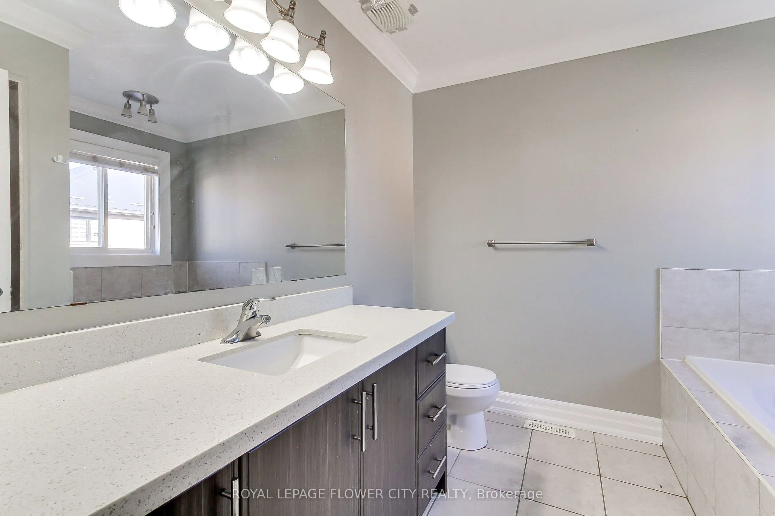 38 Milkweed Crescent, #Upper