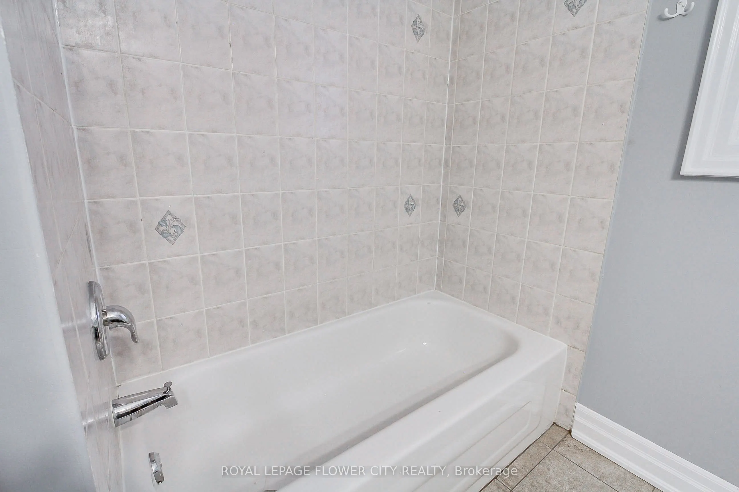 38 Milkweed Crescent, #Upper