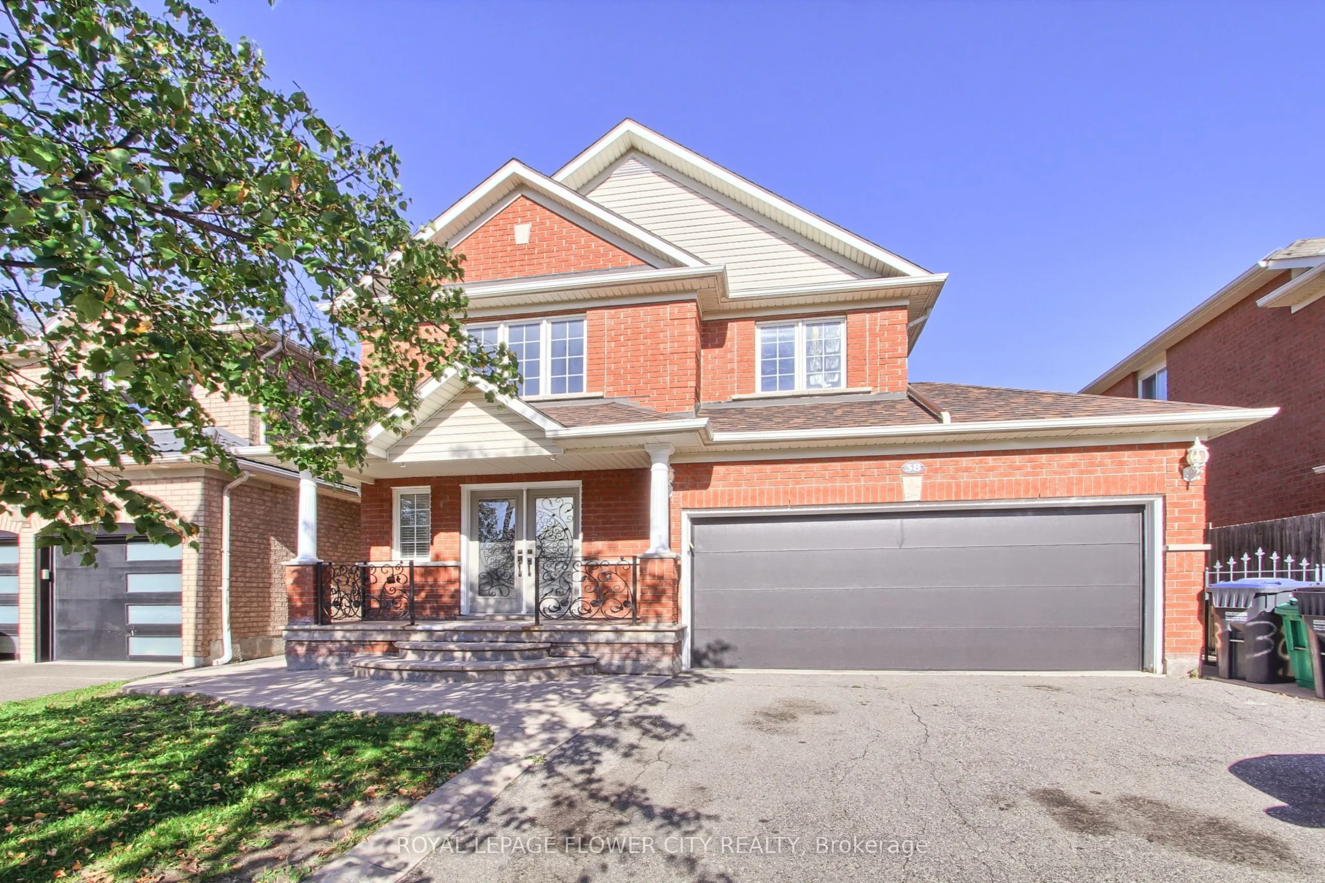 38 Milkweed Crescent, #Upper