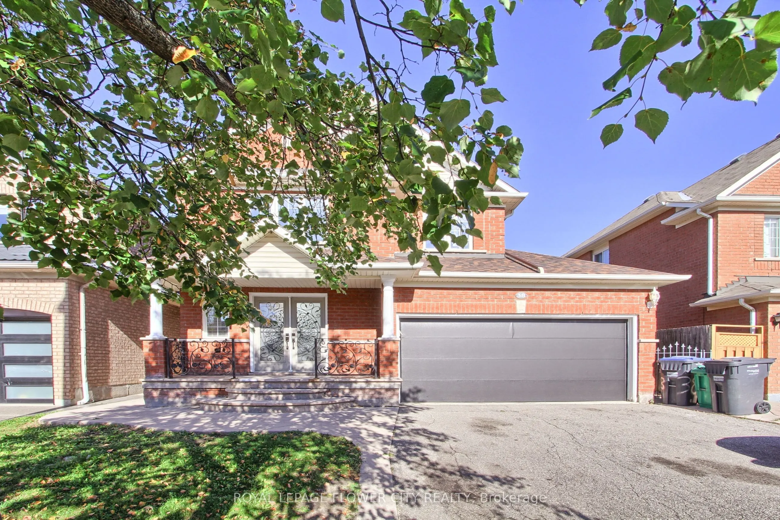 38 Milkweed Crescent, #Upper
