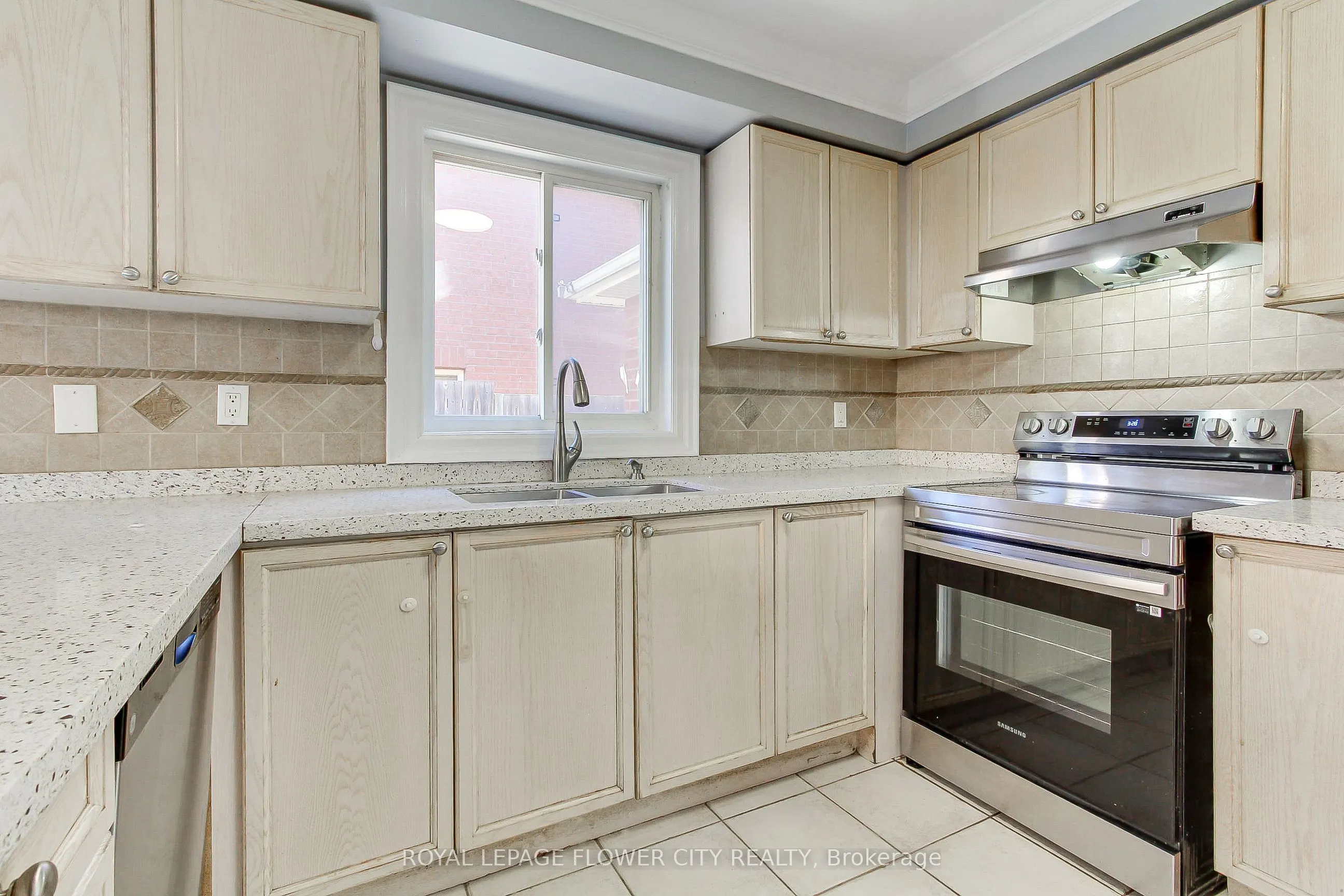 38 Milkweed Crescent, #Upper